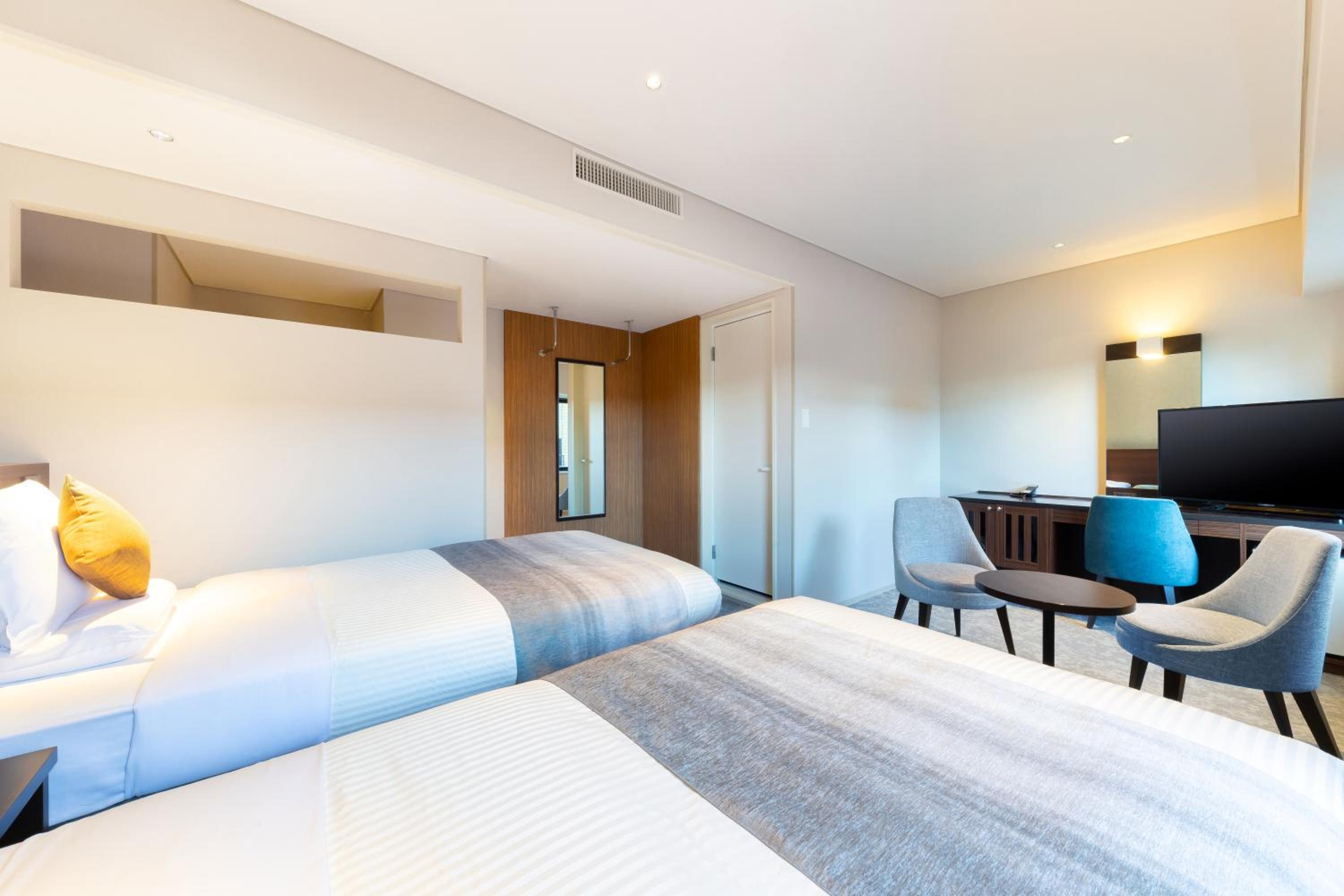 Deluxe Twin Room - Non Smoking - Photo 4
