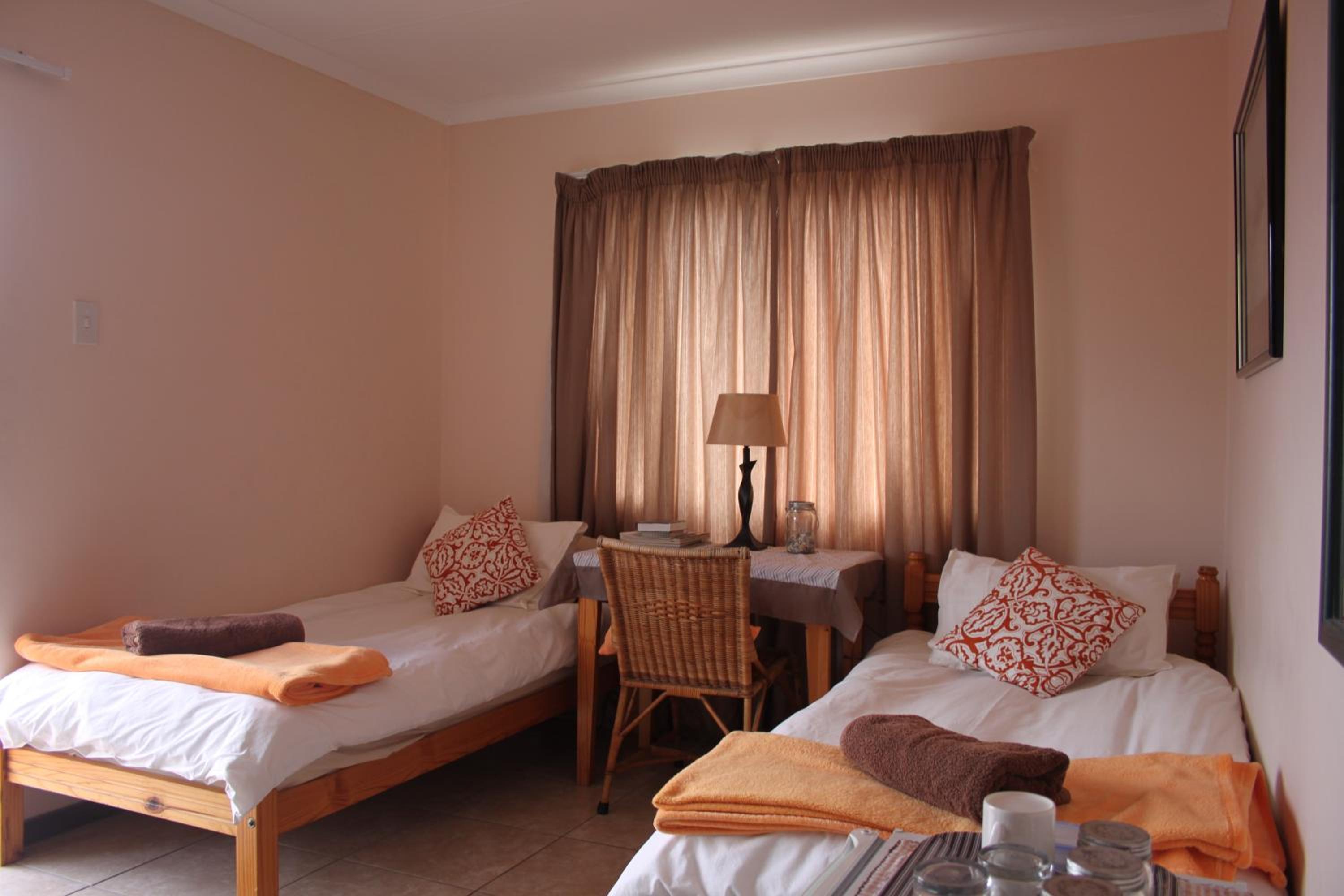 Standard Twin Room - Photo 1