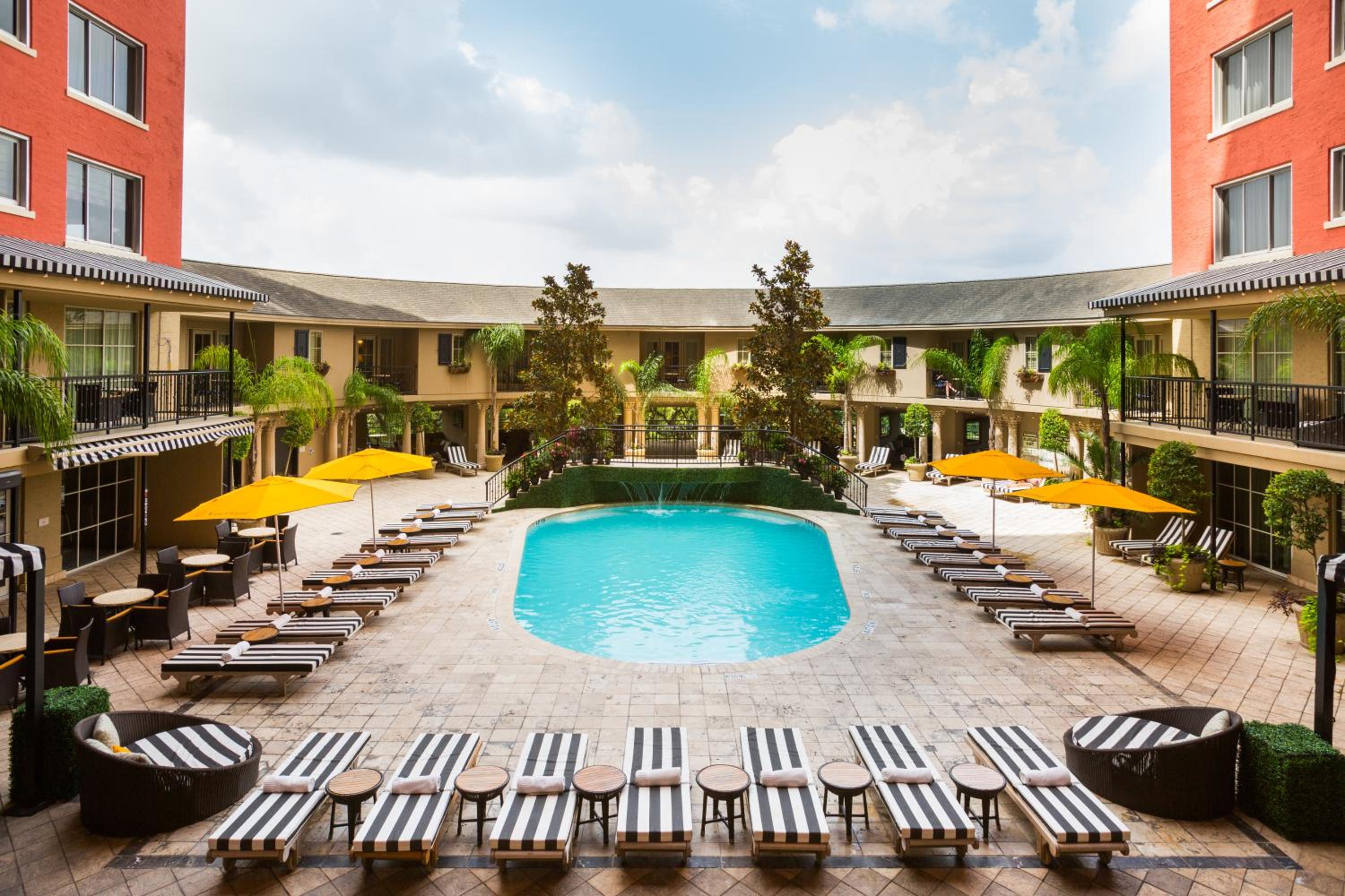 Signature Suite, 1 King Bed, Bathtub, Pool View - Photo 4