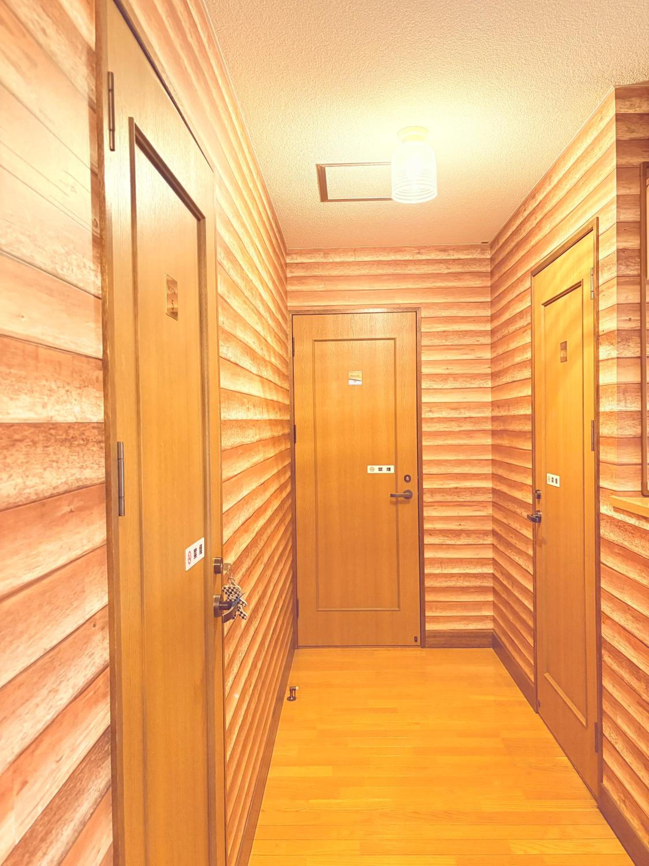 Standard Twin Room with Shared Bathroom