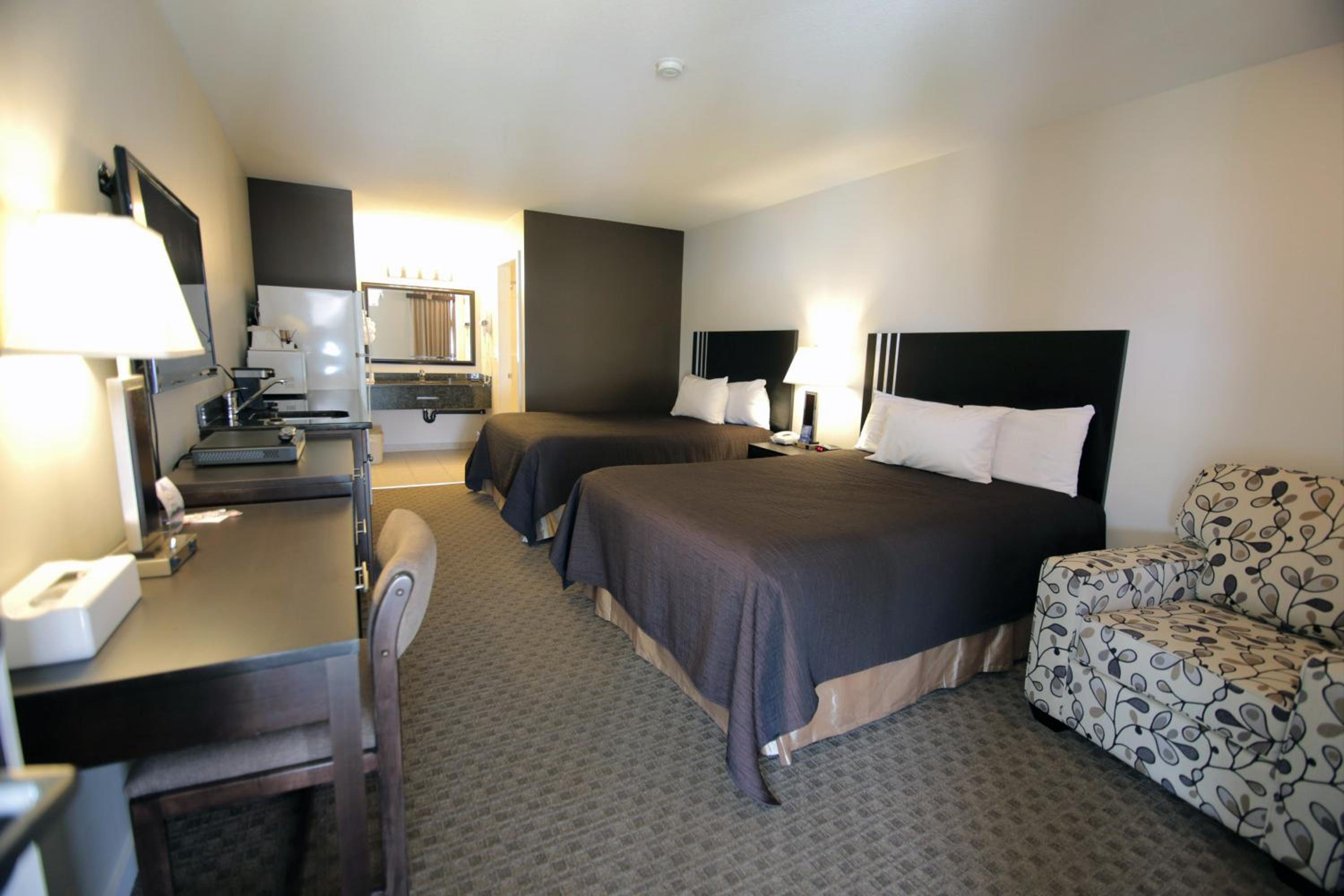 Two Queen Beds with Kitchenette - Photo 1