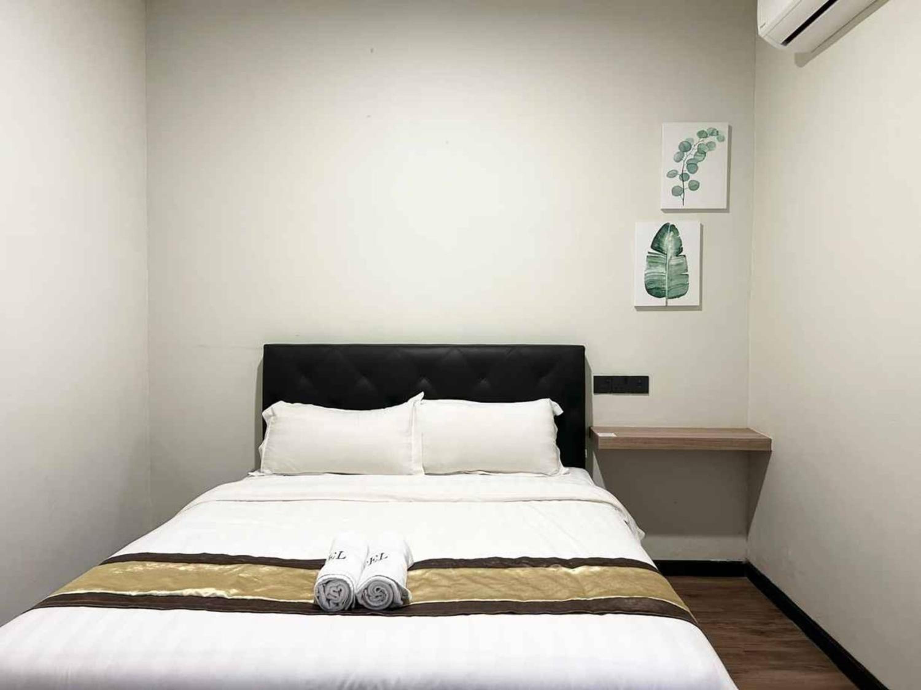 Deluxe Queen Room
