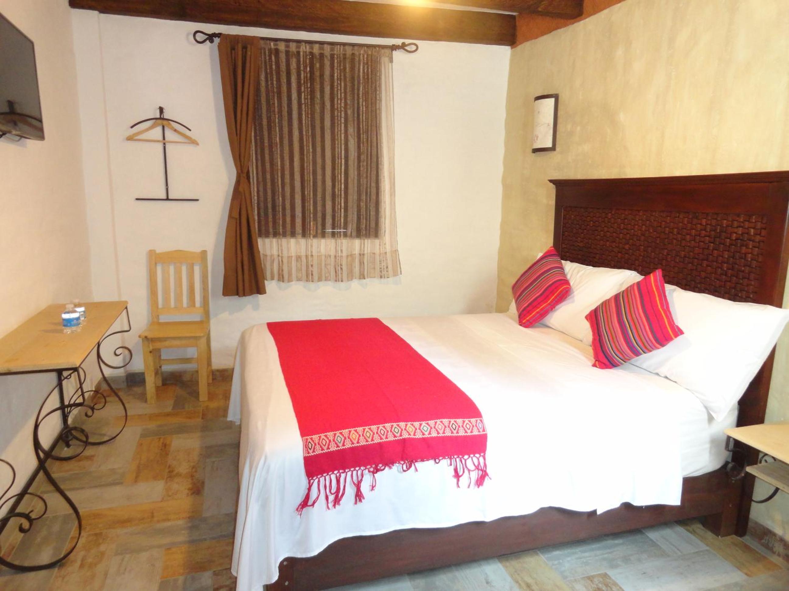 Queen Room photo 2