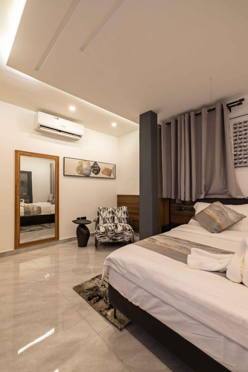 Deluxe King Room