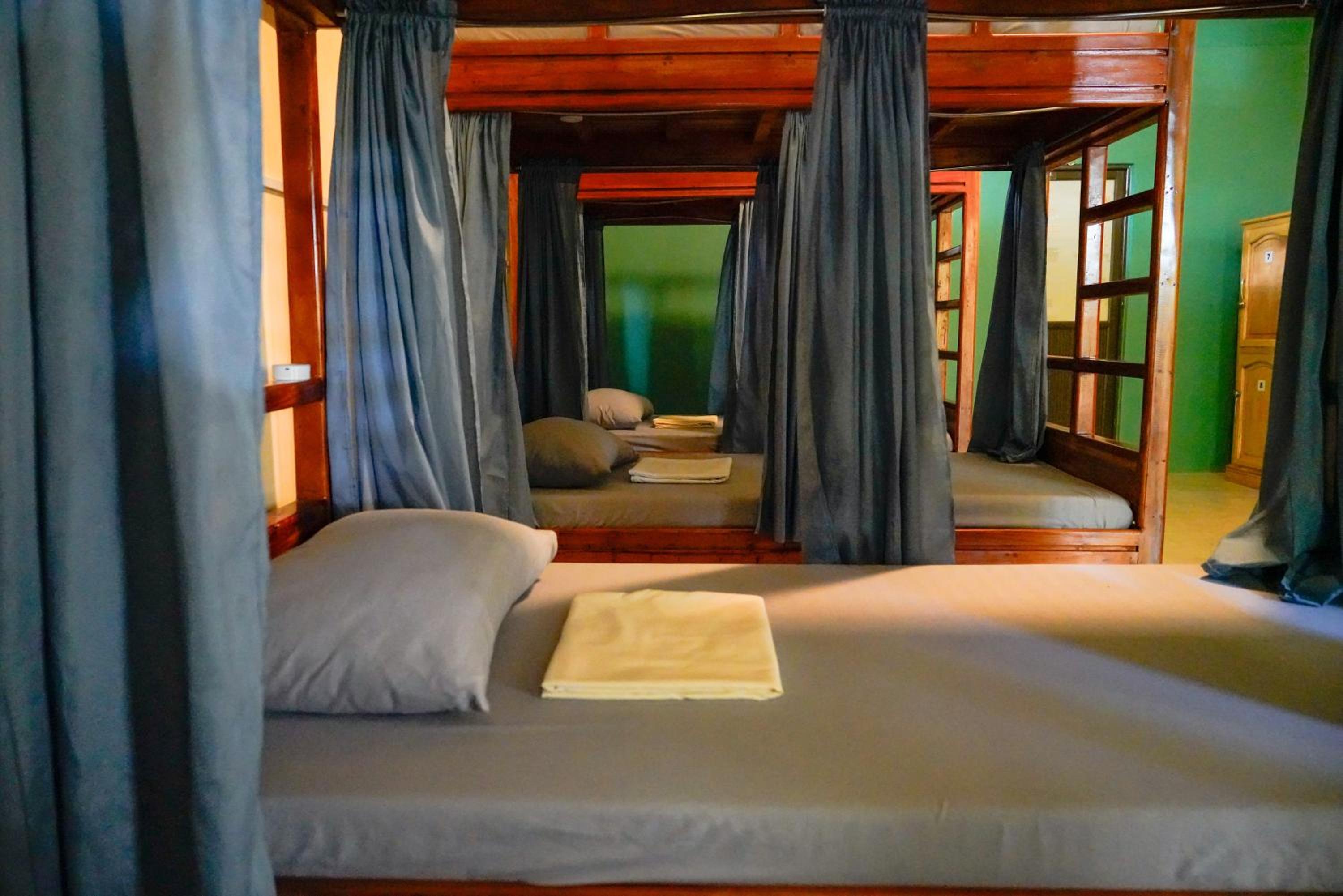 10-Bed Mixed Dormitory Room photo 3