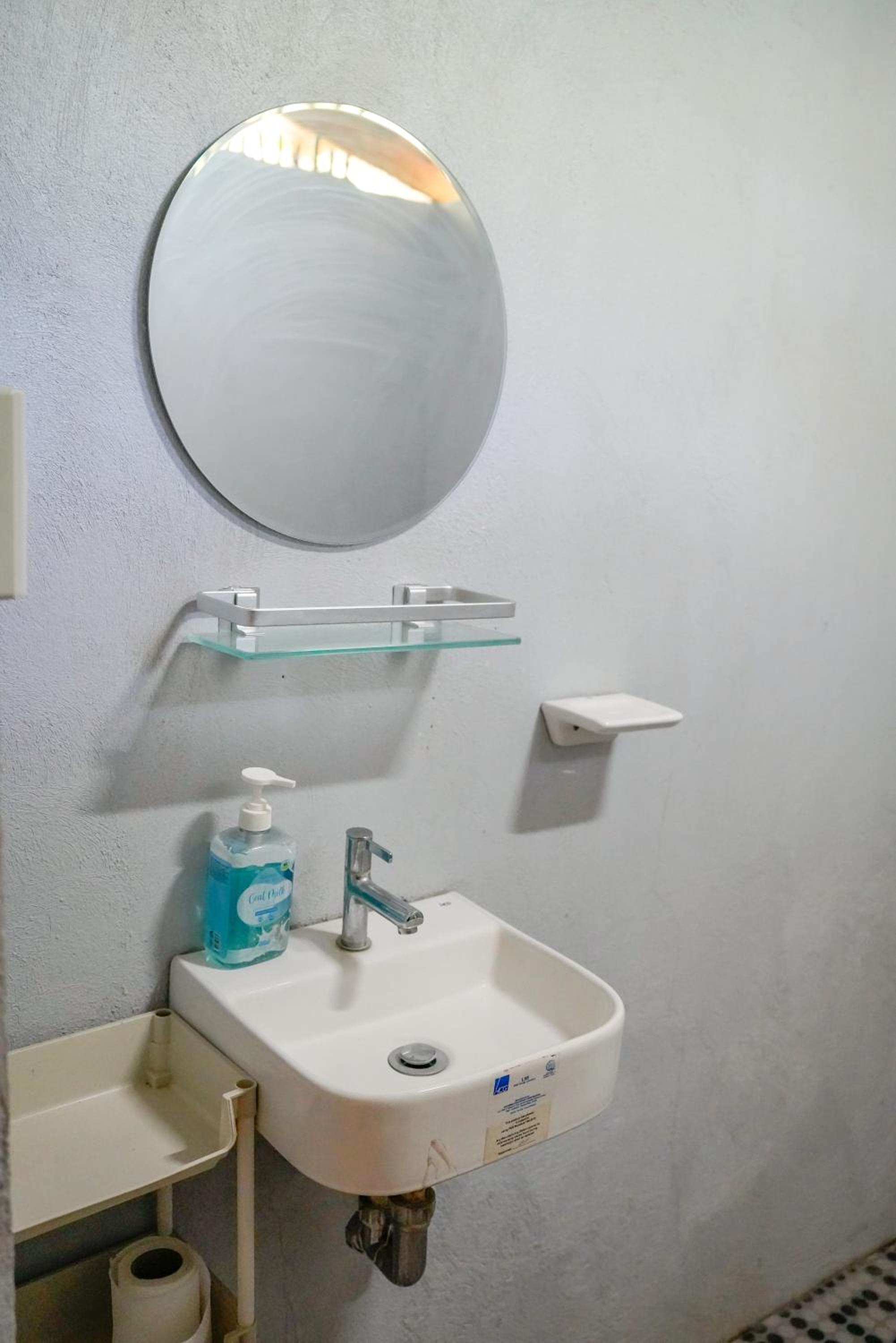 10-Bed Mixed Dormitory Room photo 2