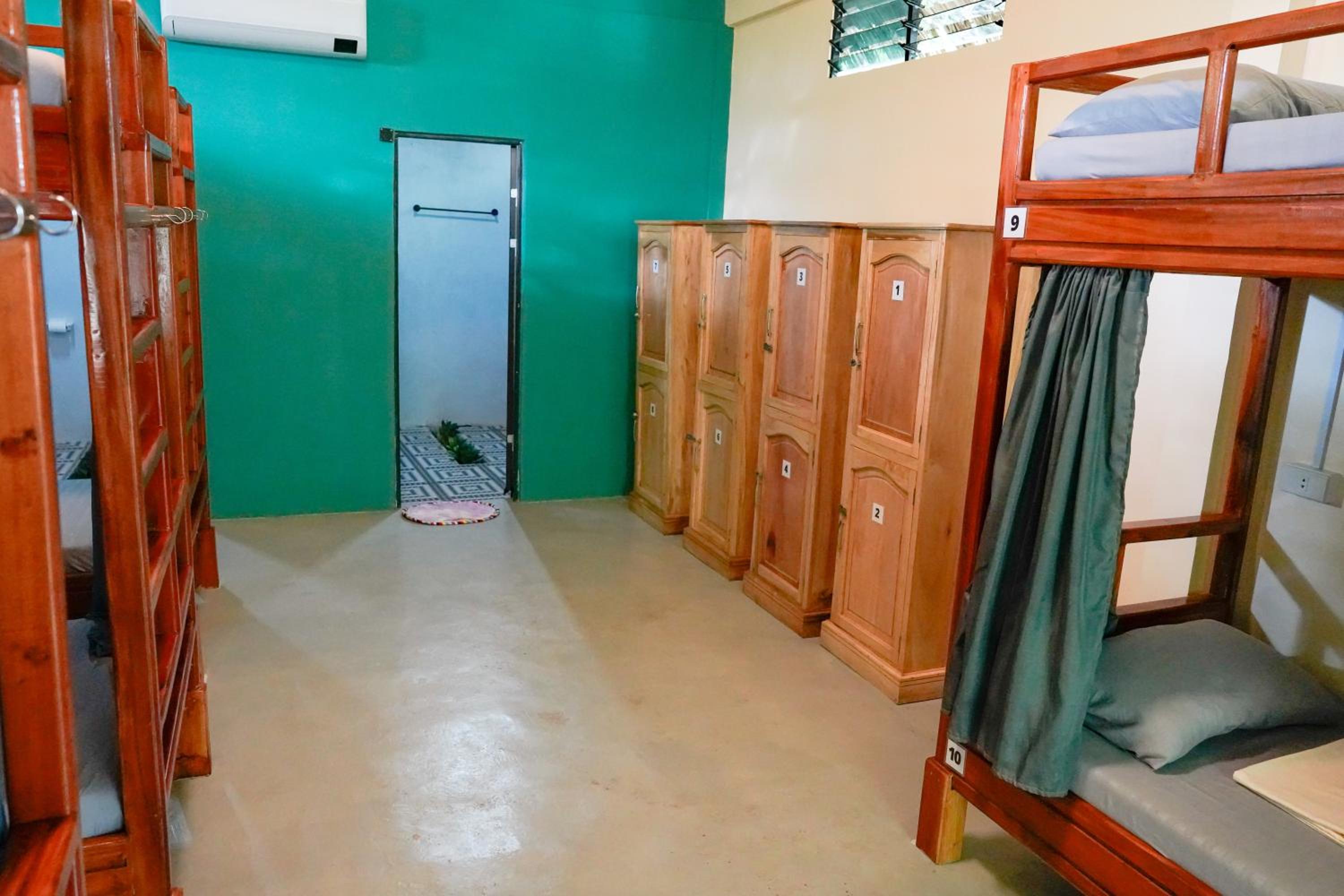 10-Bed Mixed Dormitory Room photo 1