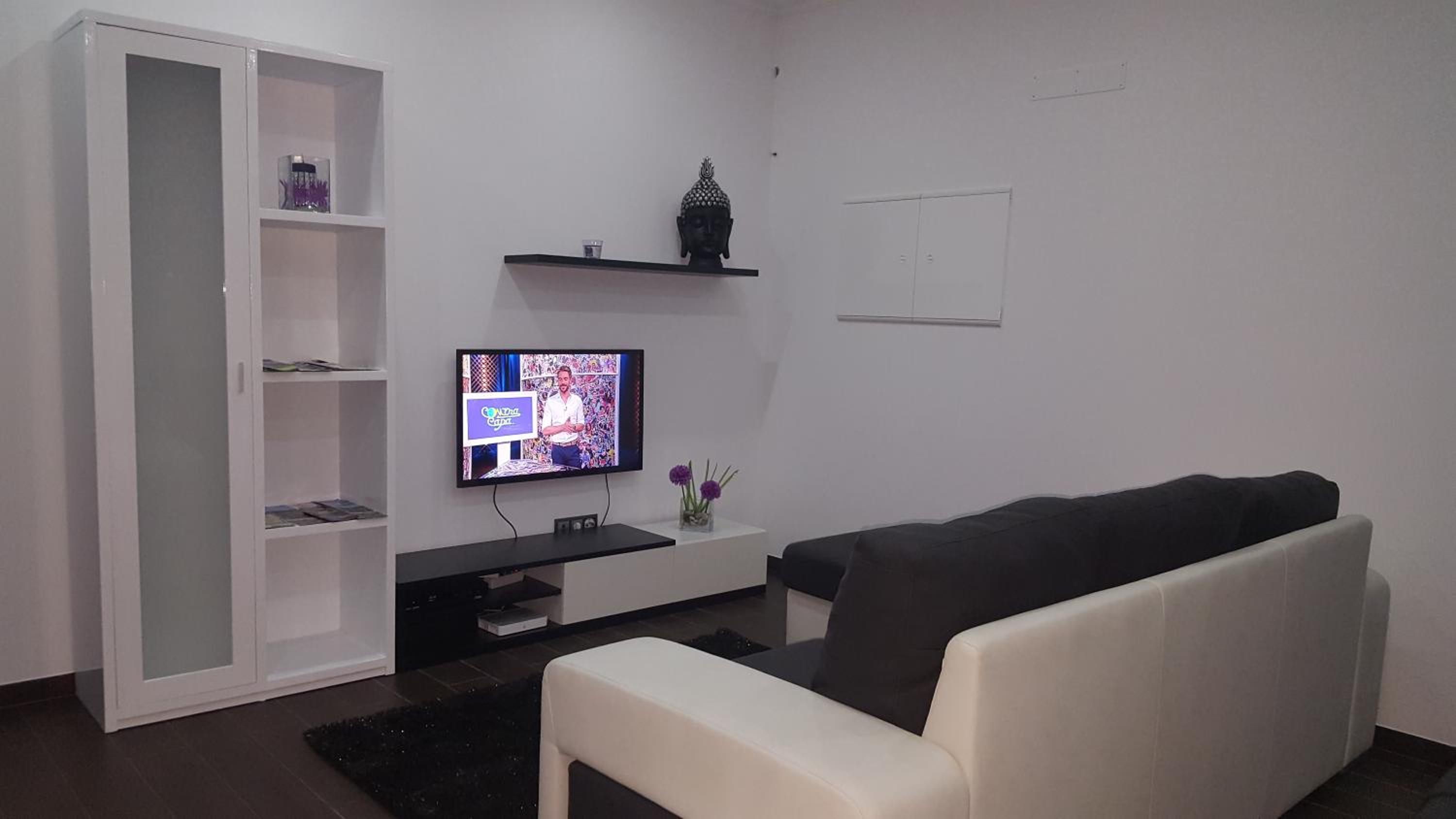 Three-Bedroom House - Photo 6