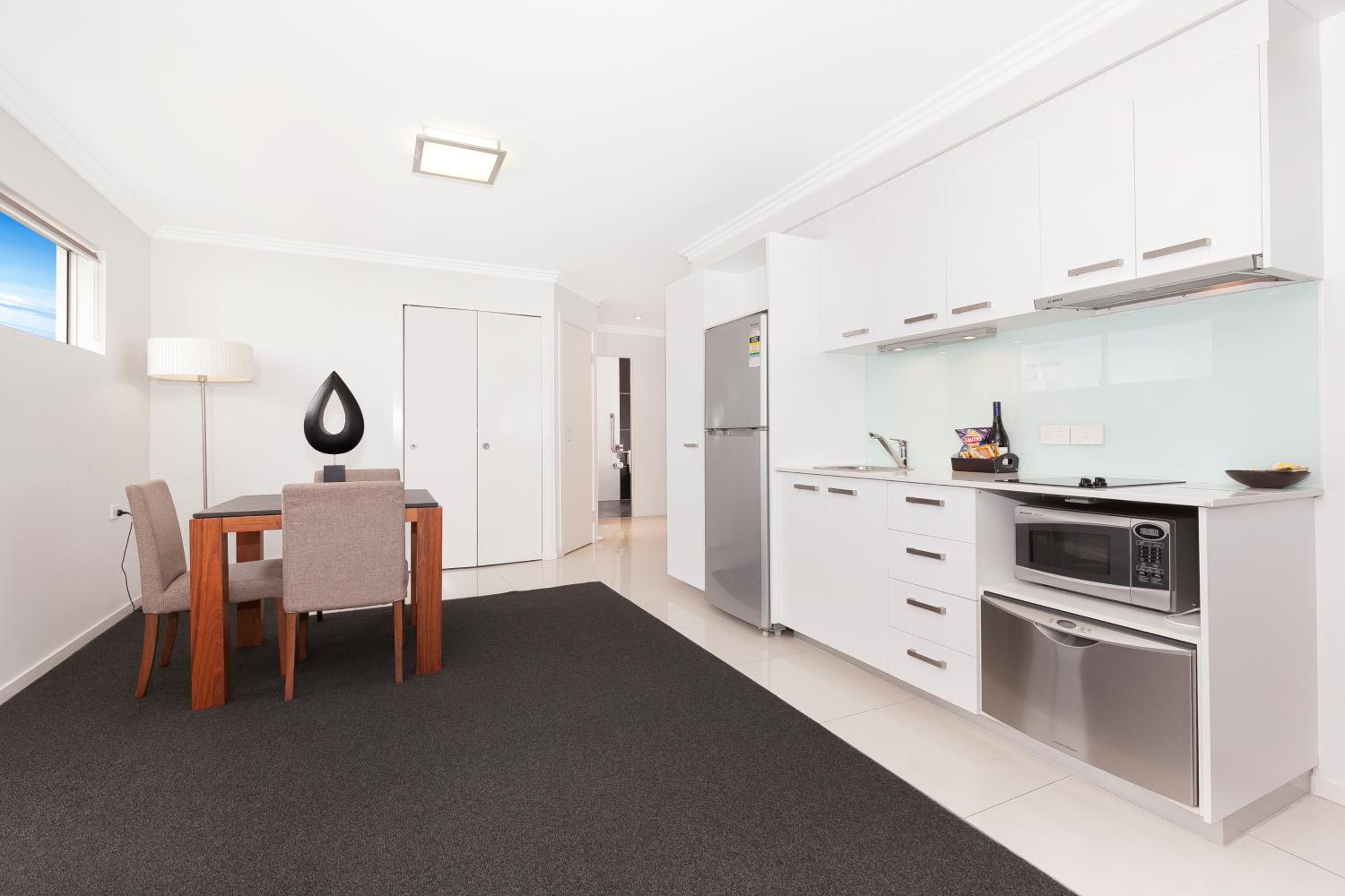 One-Bedroom Apartment thumbnail 5