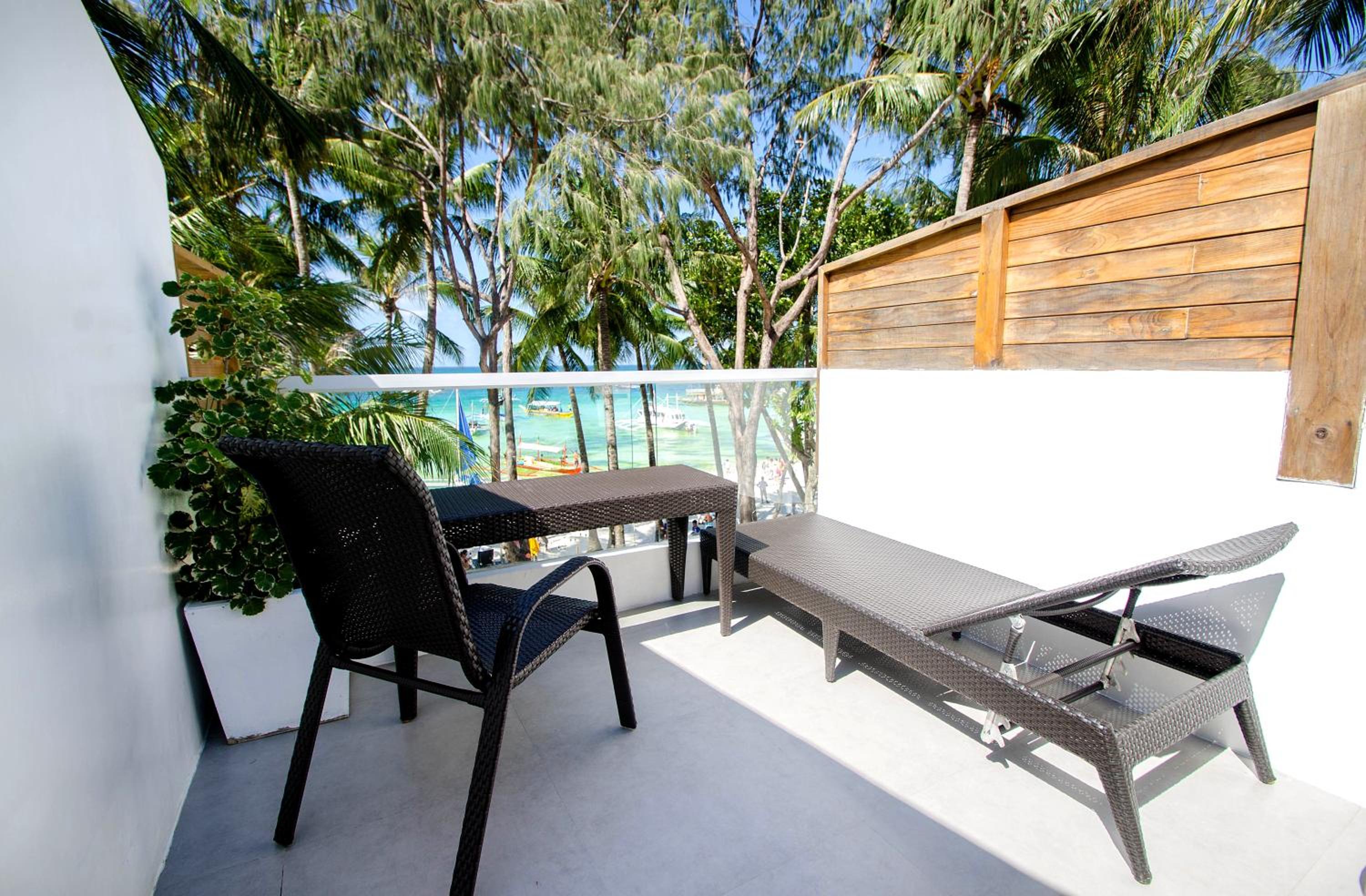 Beachfront Double Room with Balcony - Photo 5
