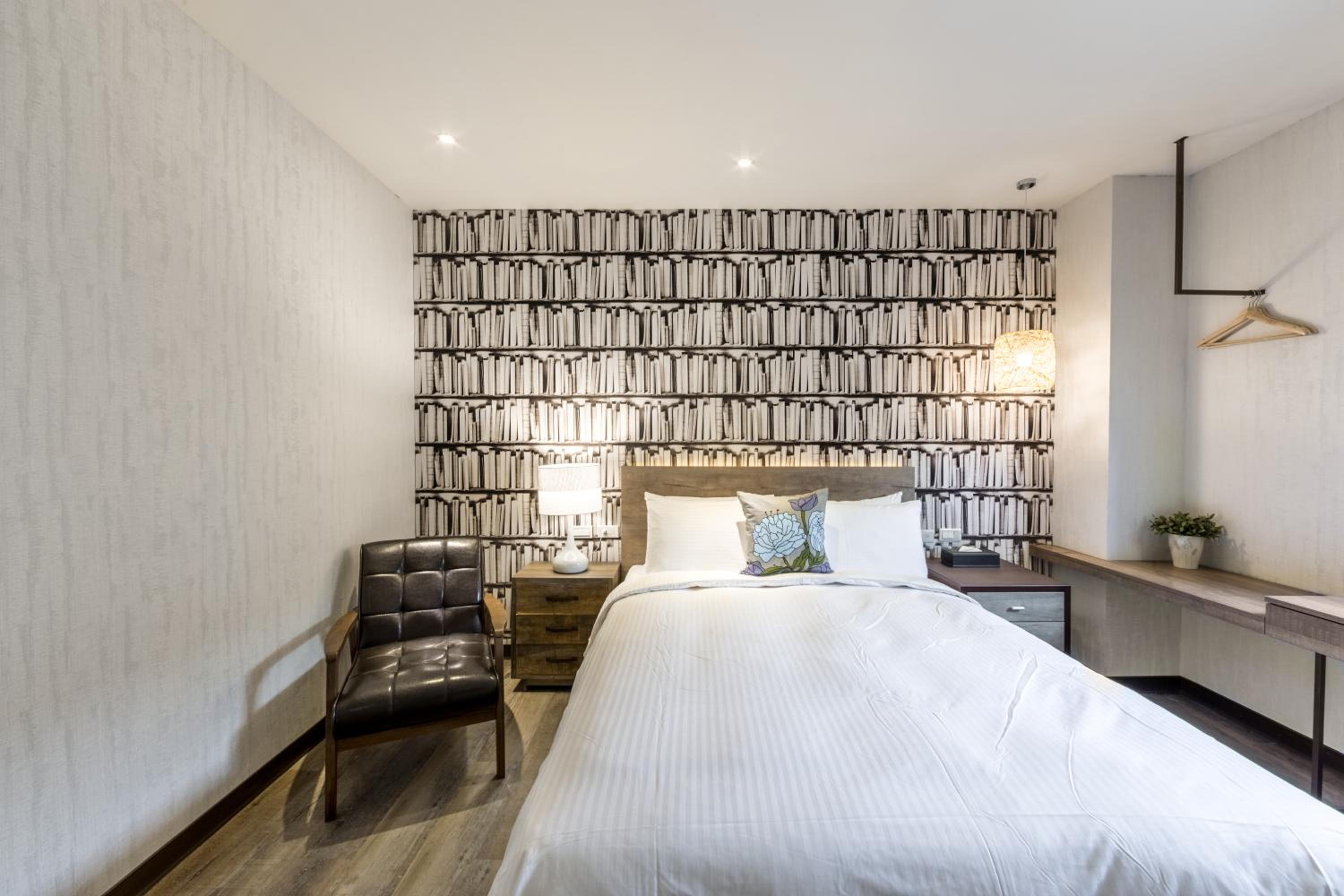 Standard Double Room - Photo 8