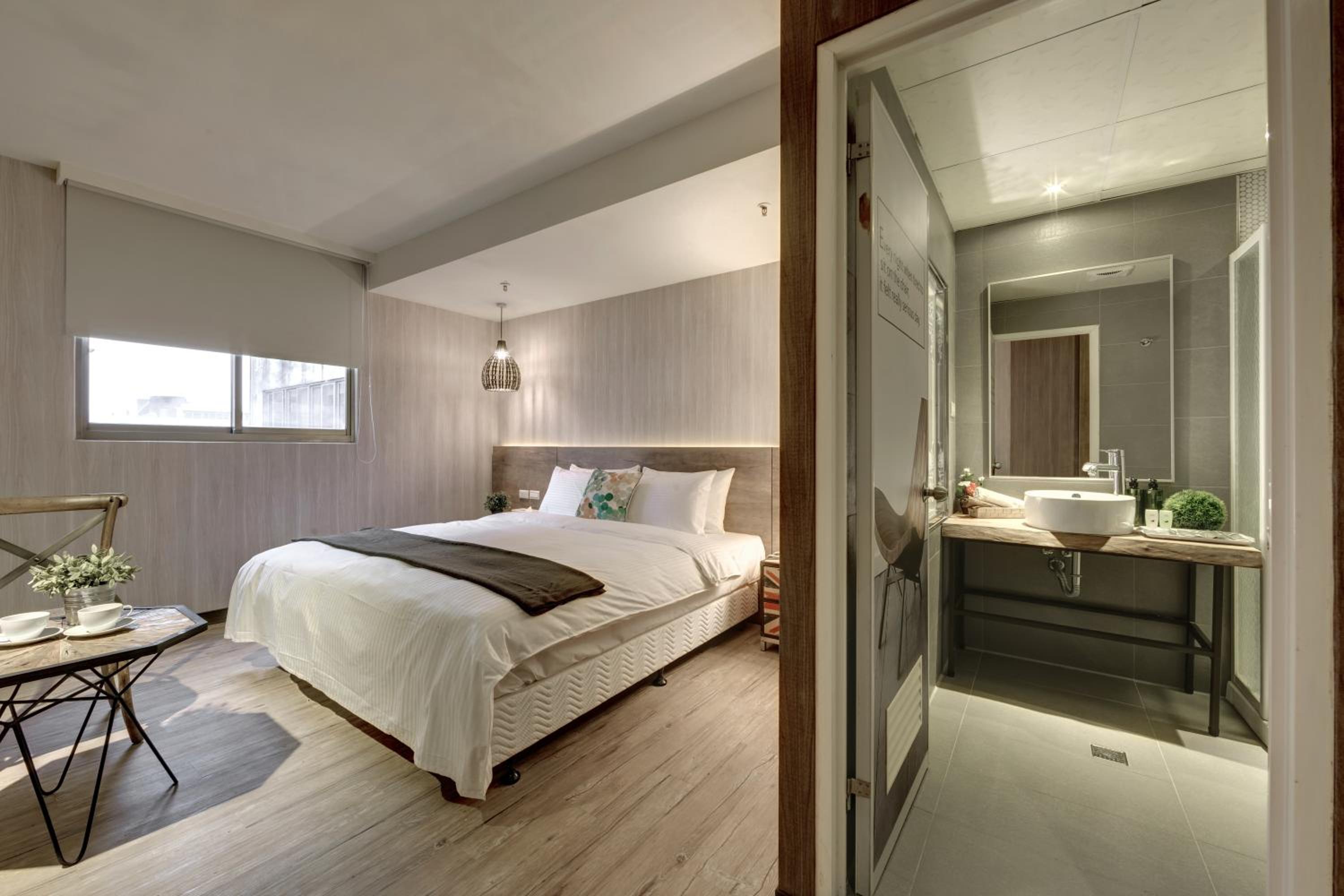 Standard Double Room - Photo 11