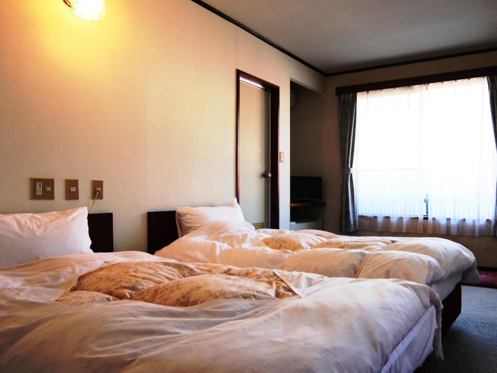 Twin Room - Non-Smoking - Photo 1