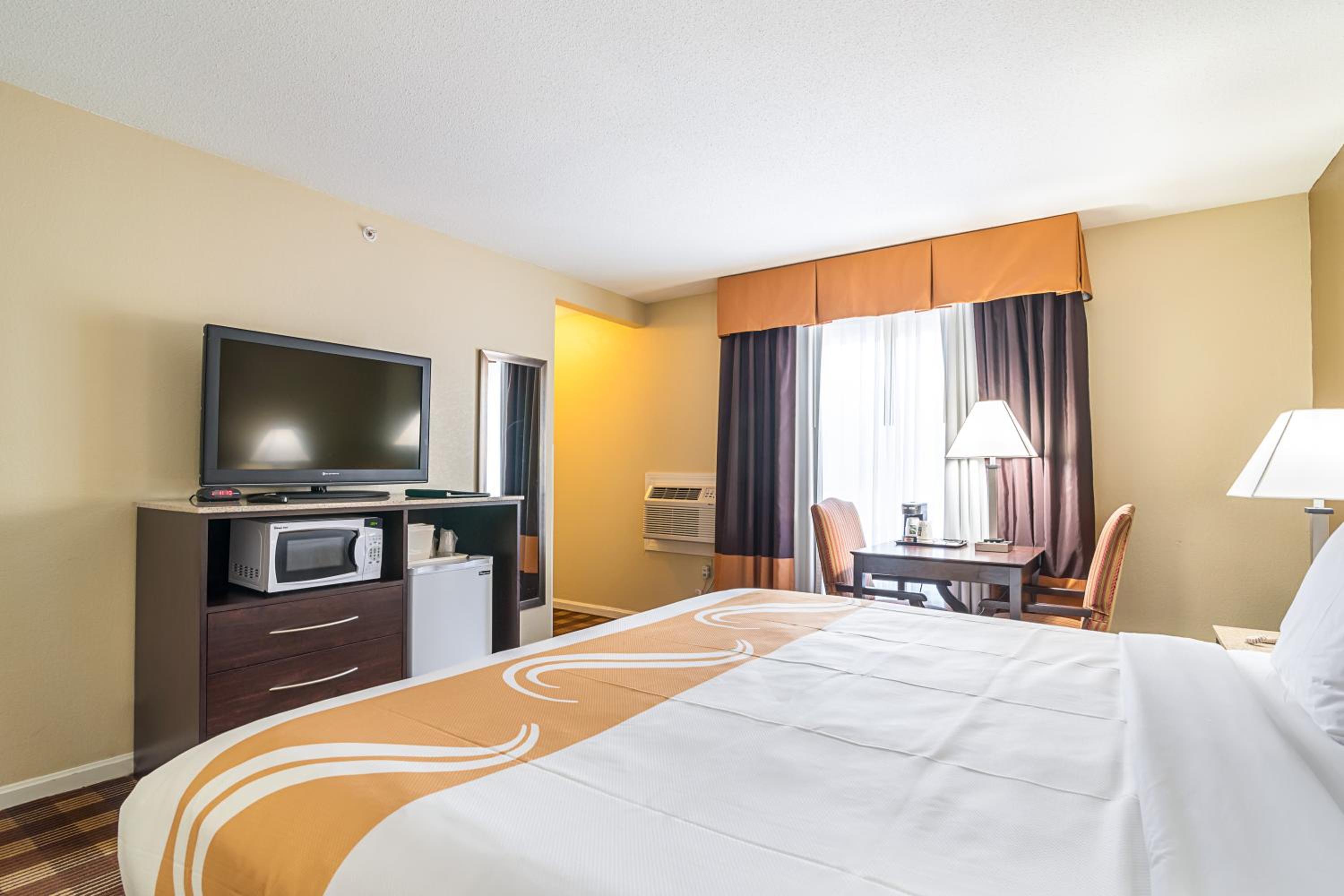 King Room - Non Smoking - Photo 2