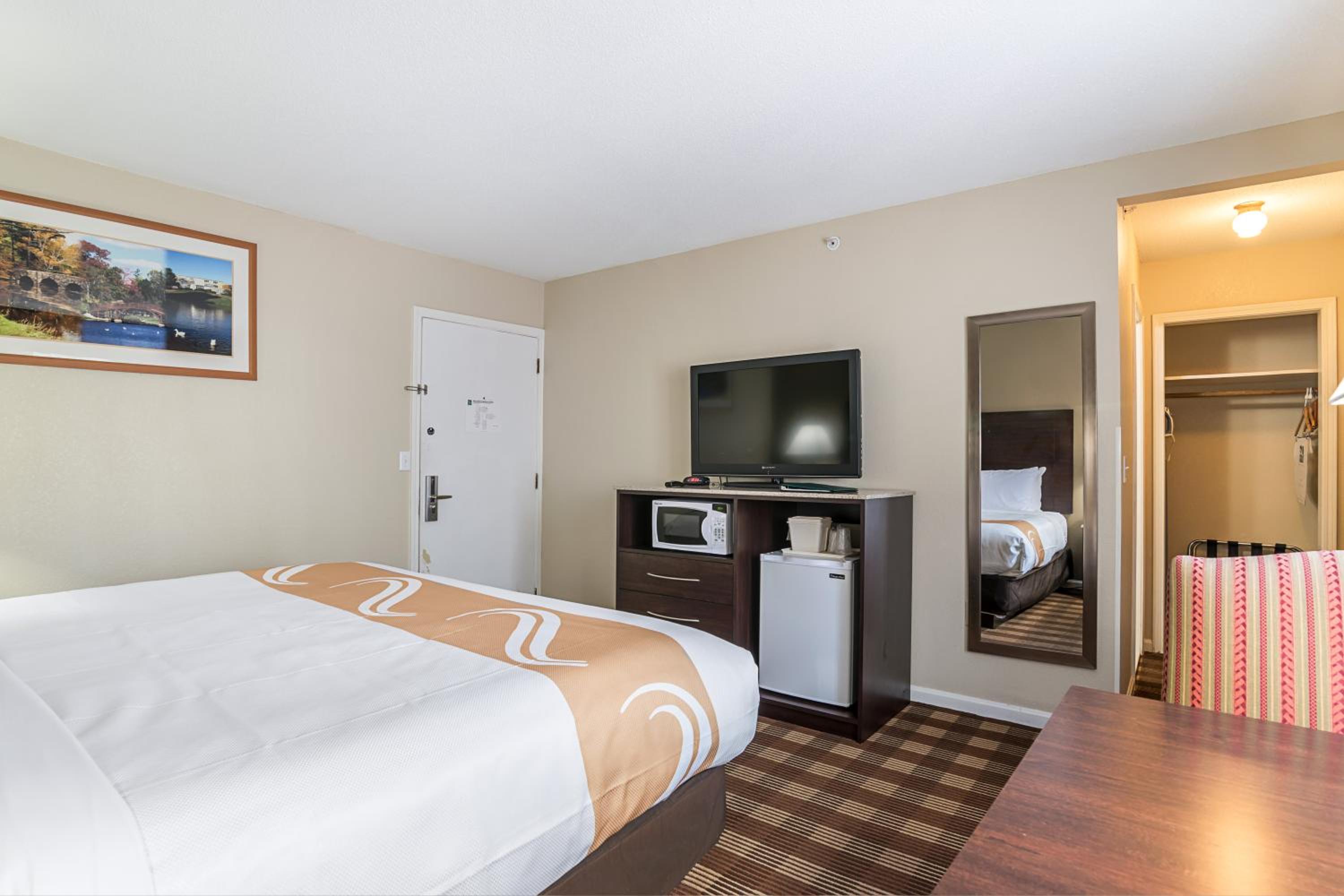 King Room - Non Smoking - Photo 5