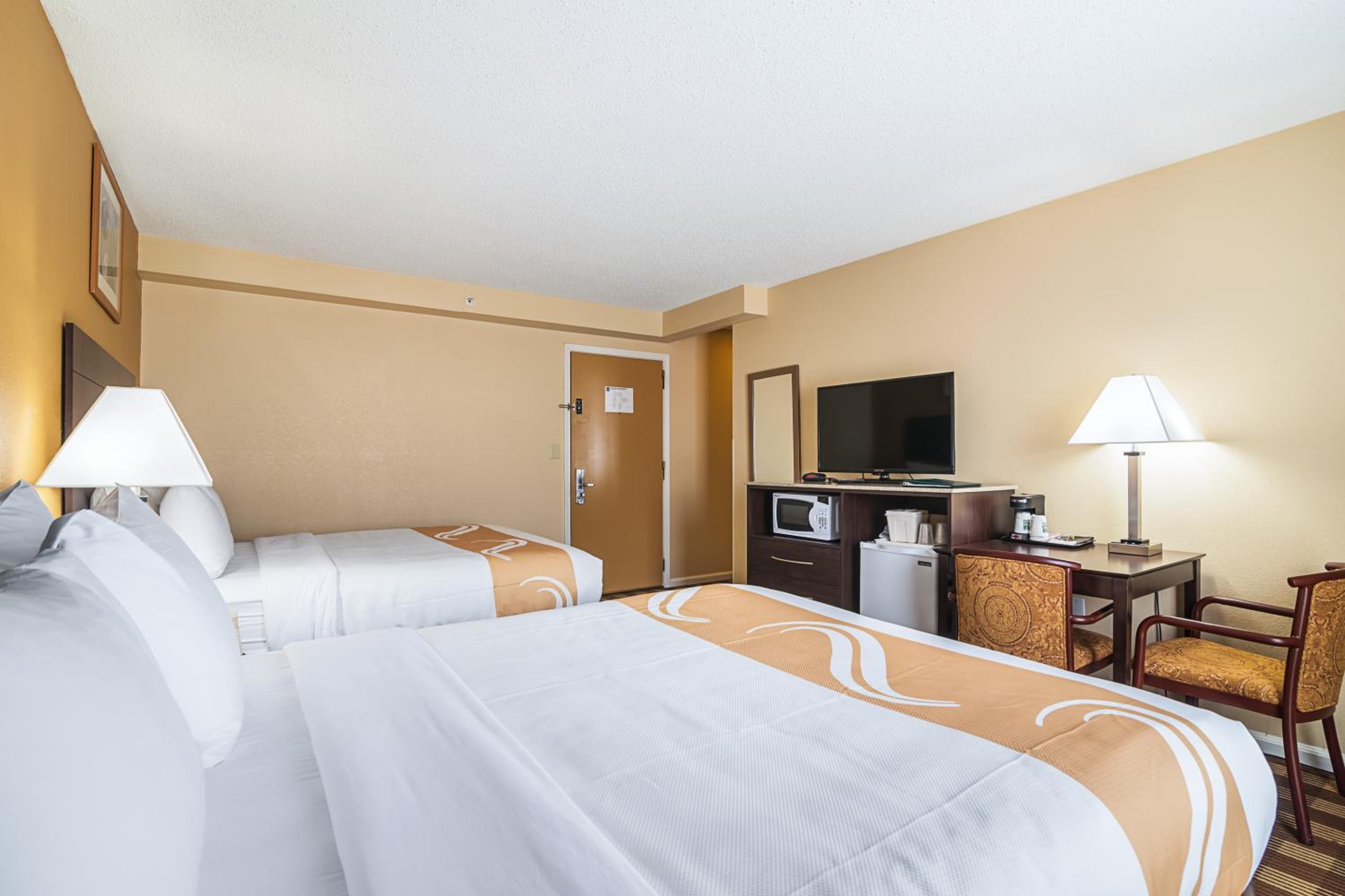 Queen Room with Two Queen Beds - Photo 3