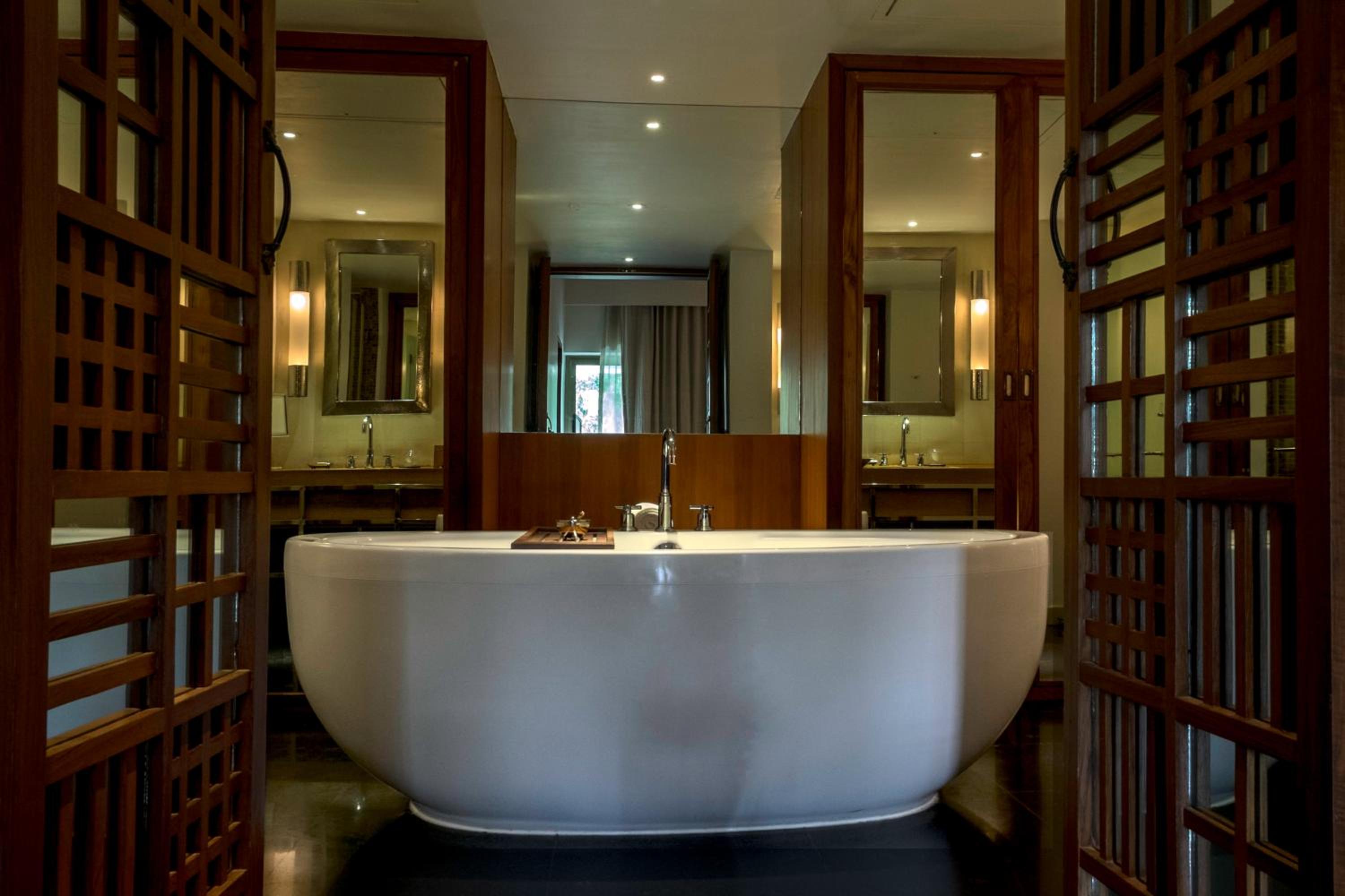 Two-Bedroom Club Suite with Balcony photo 3