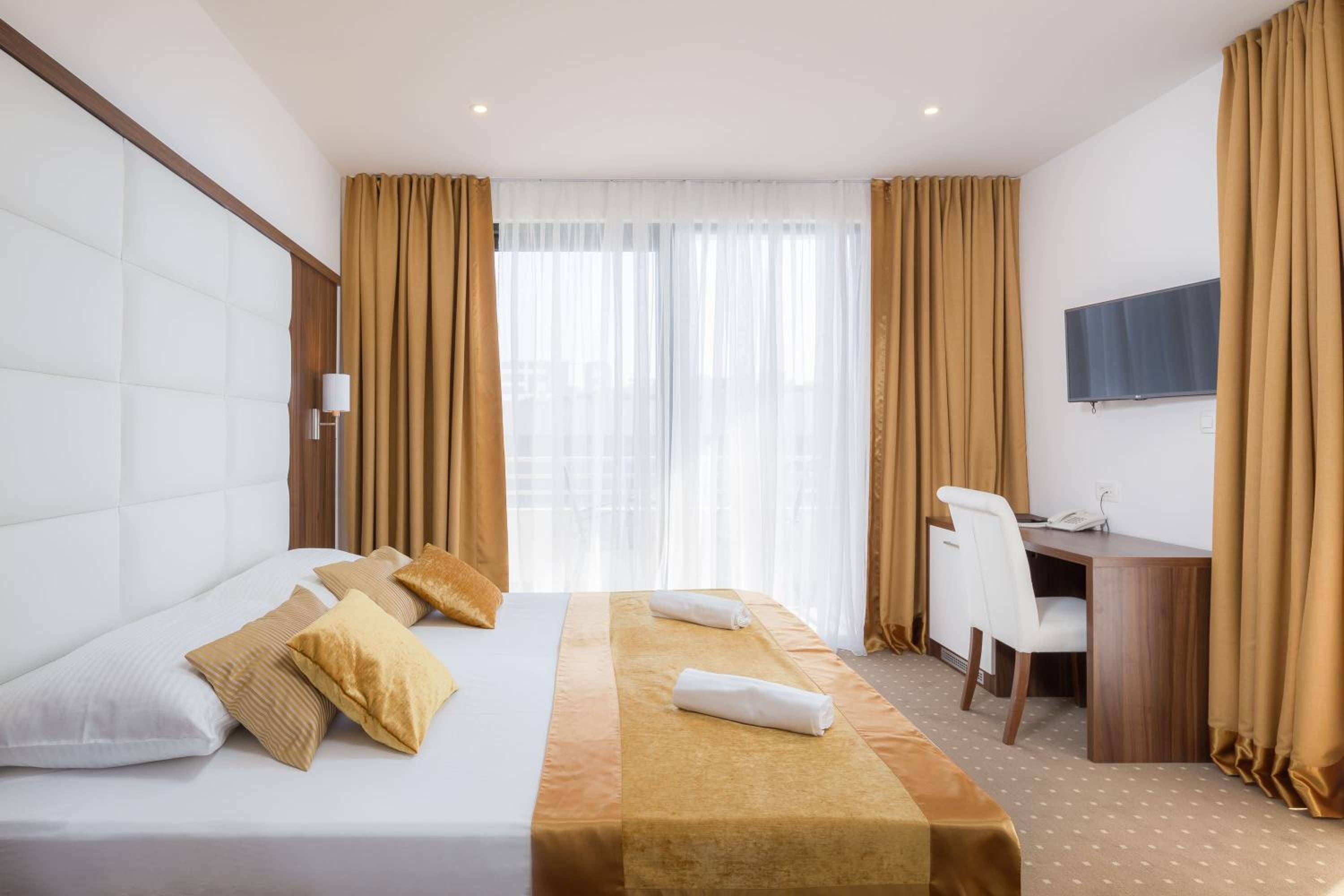 Standard Double Room with Balcony and Side Sea View