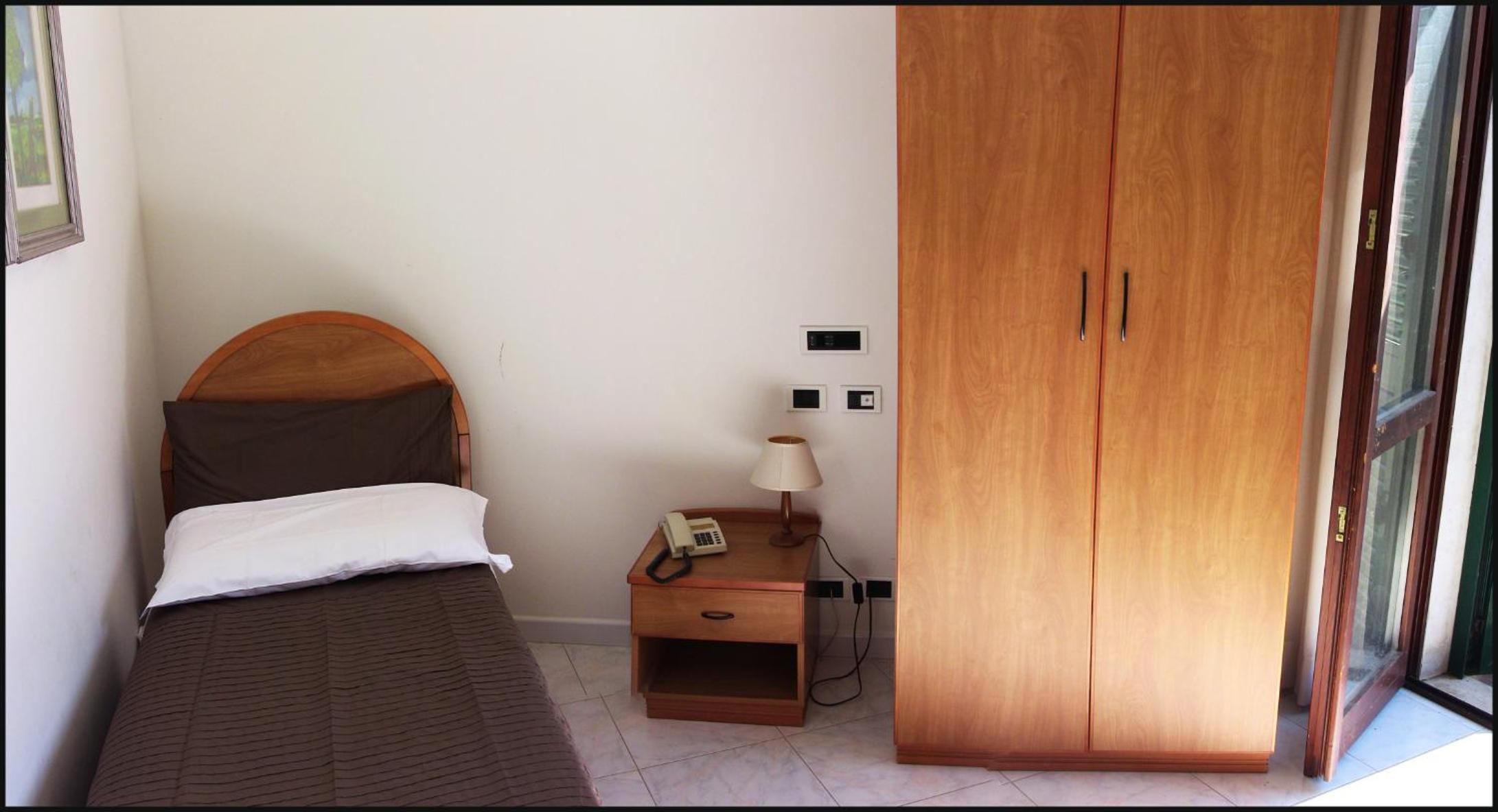 Single Room photo 2