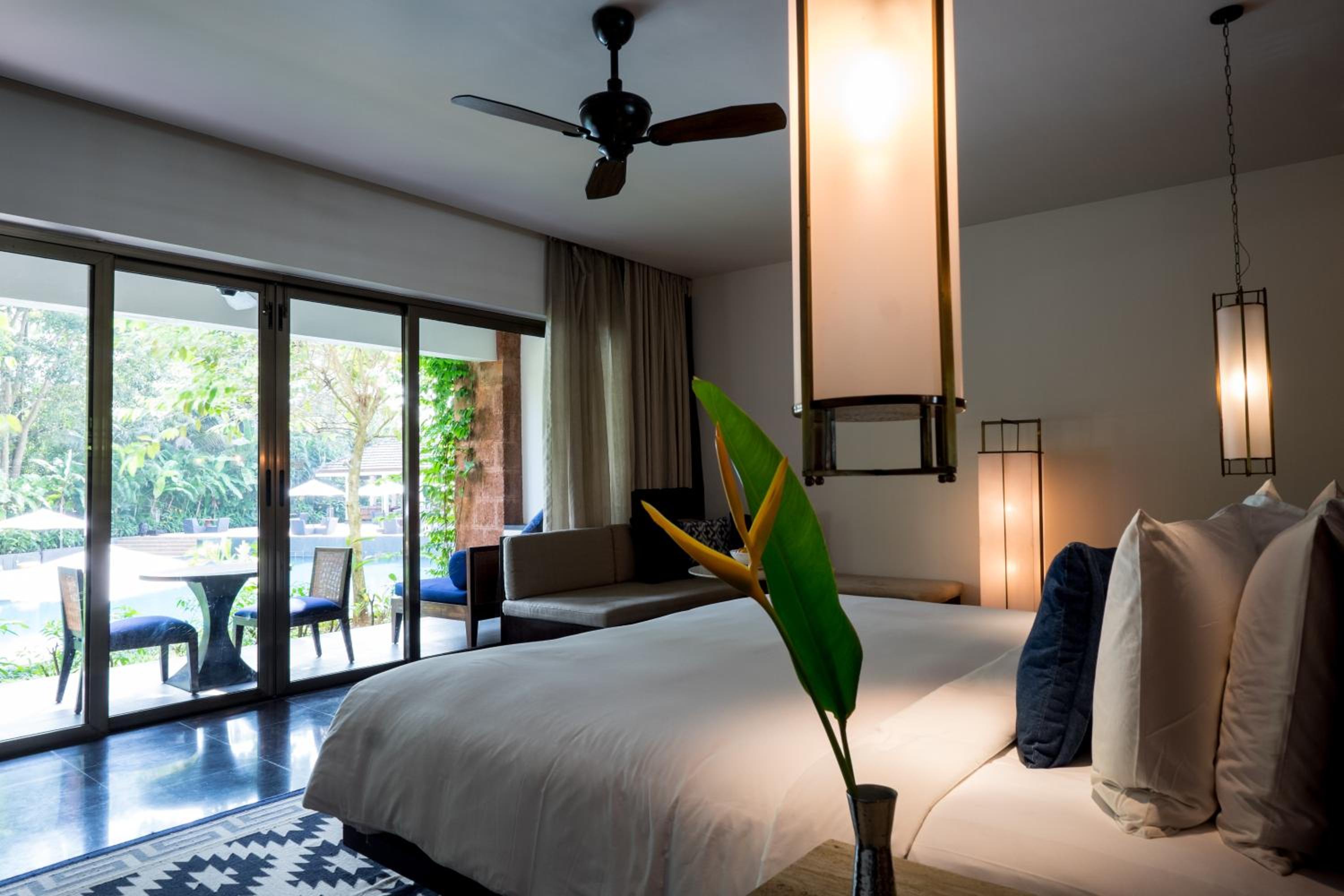 Club Room with Balcony and Pool View photo 2