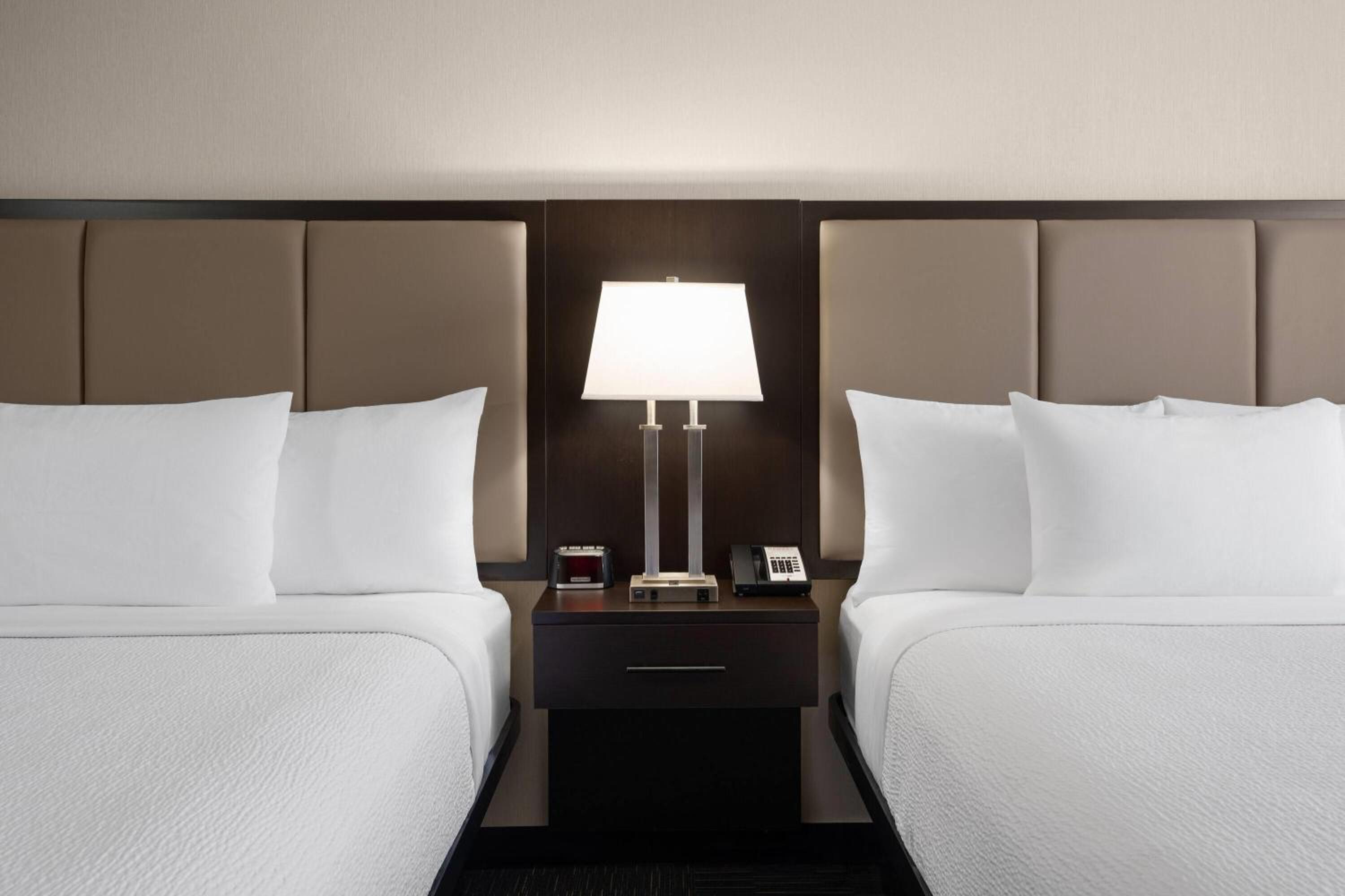 Executive Queen Room with Two Queen Beds - Non-Smoking - Photo 4