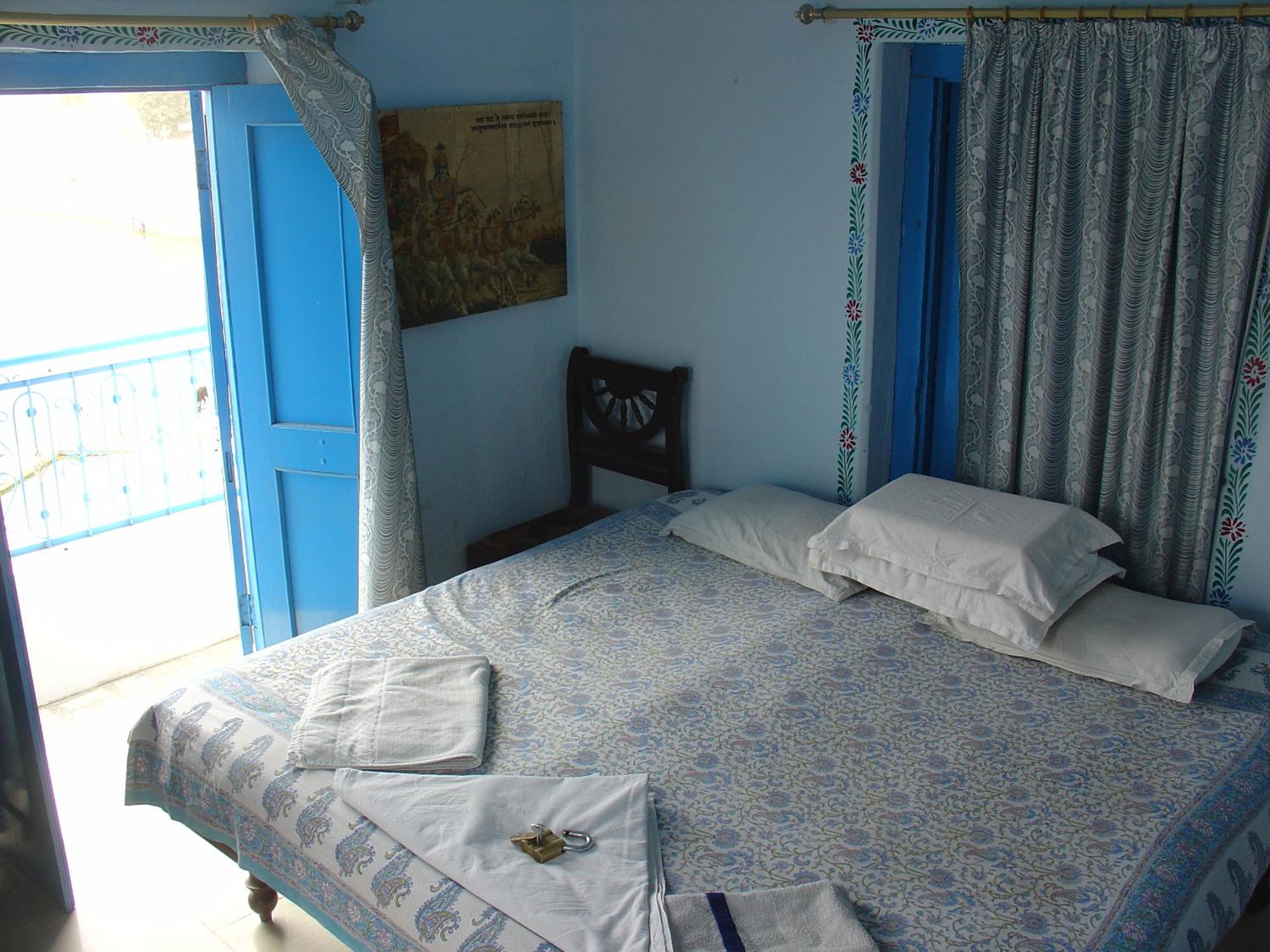 Double Room with Shared Bathroom photo 3