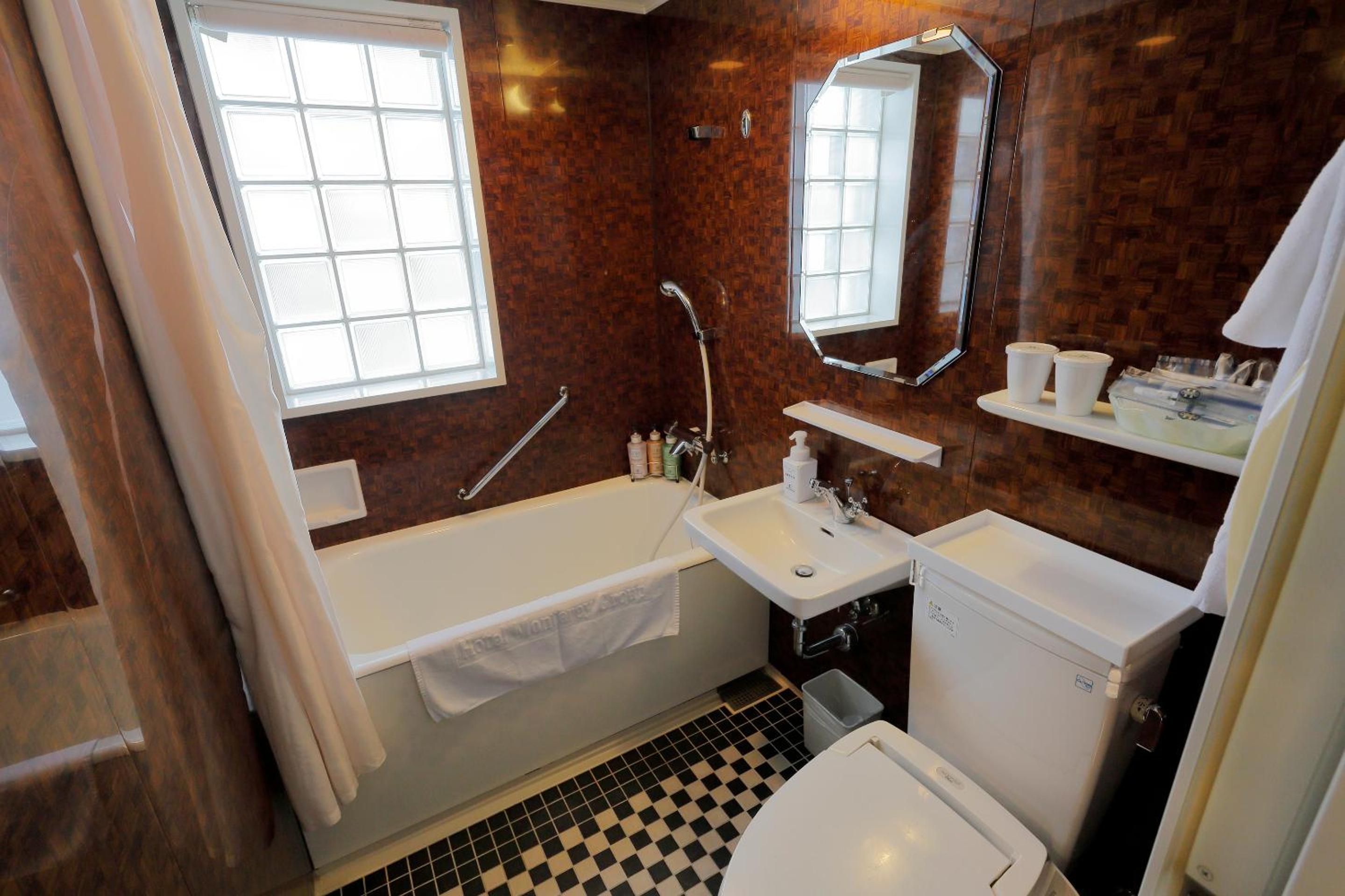 Corner Twin Room - Non-Smoking - Photo 11