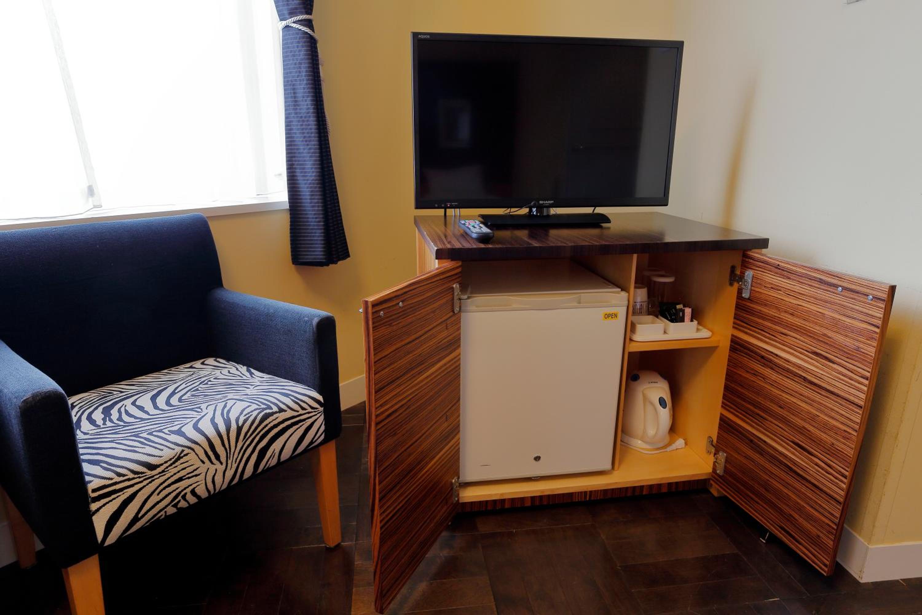 Corner Twin Room - Non-Smoking - Photo 9