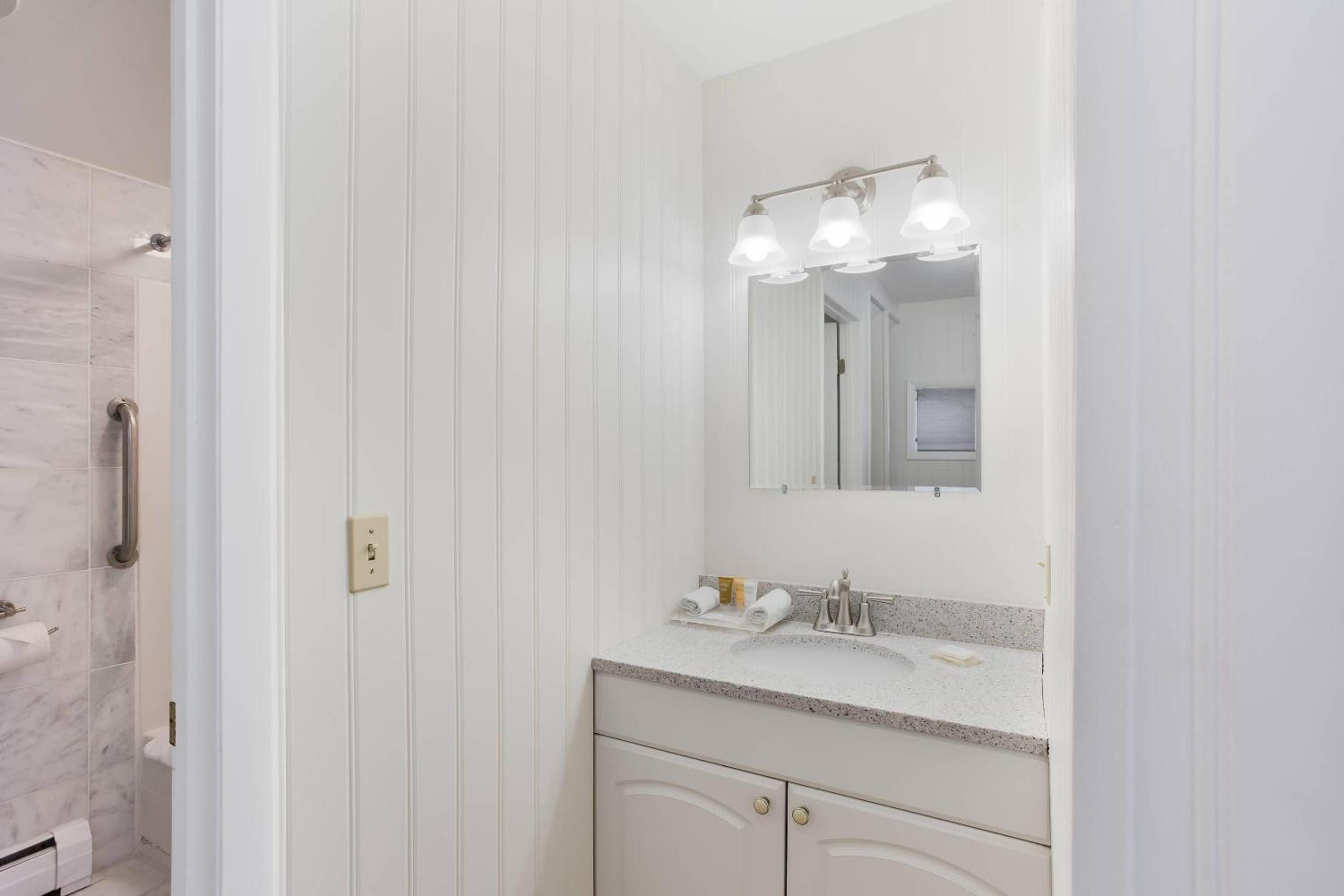 Queen Room with Golf Course View - Non Smoking