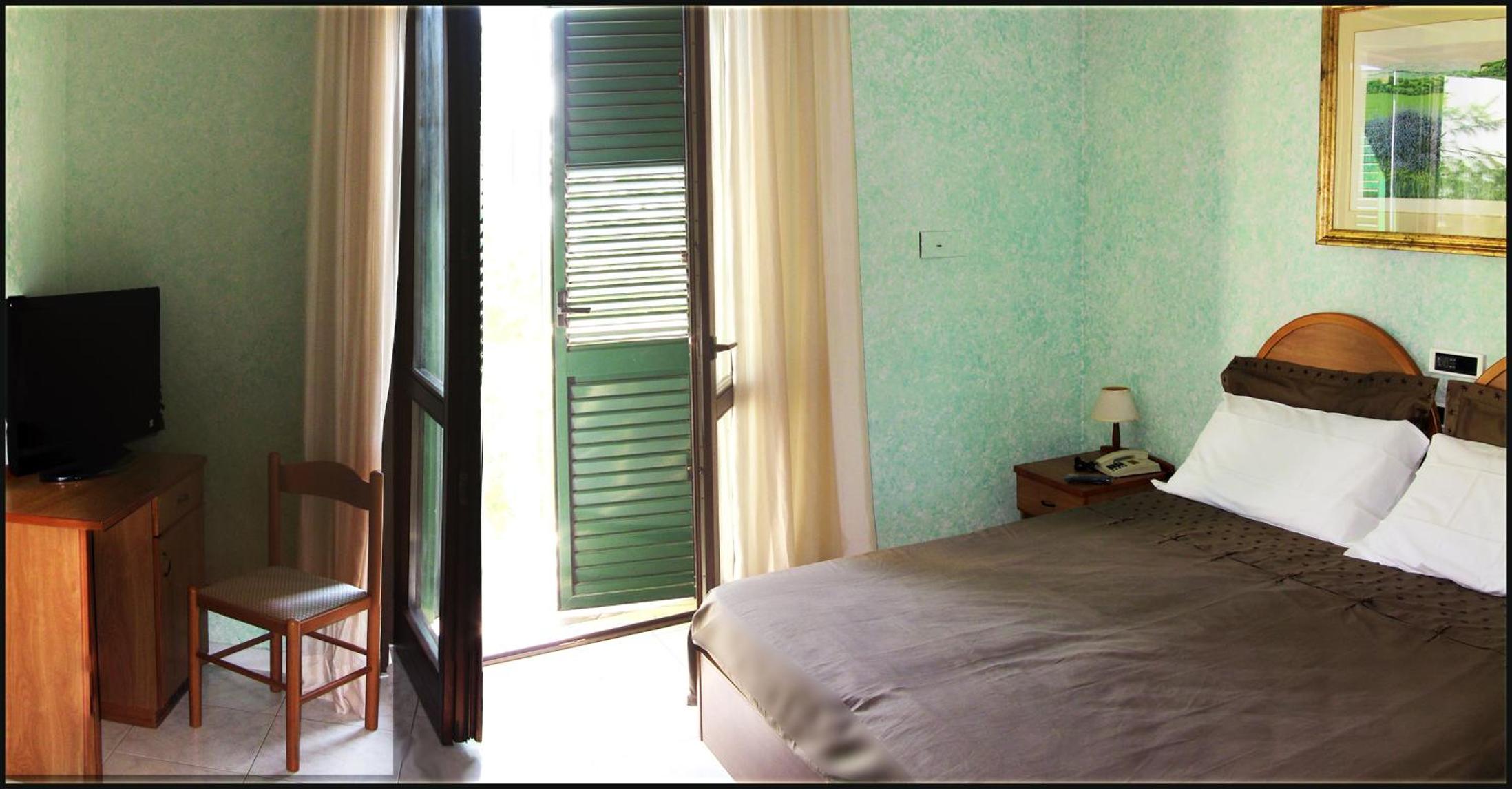 Double or Twin Room photo 3