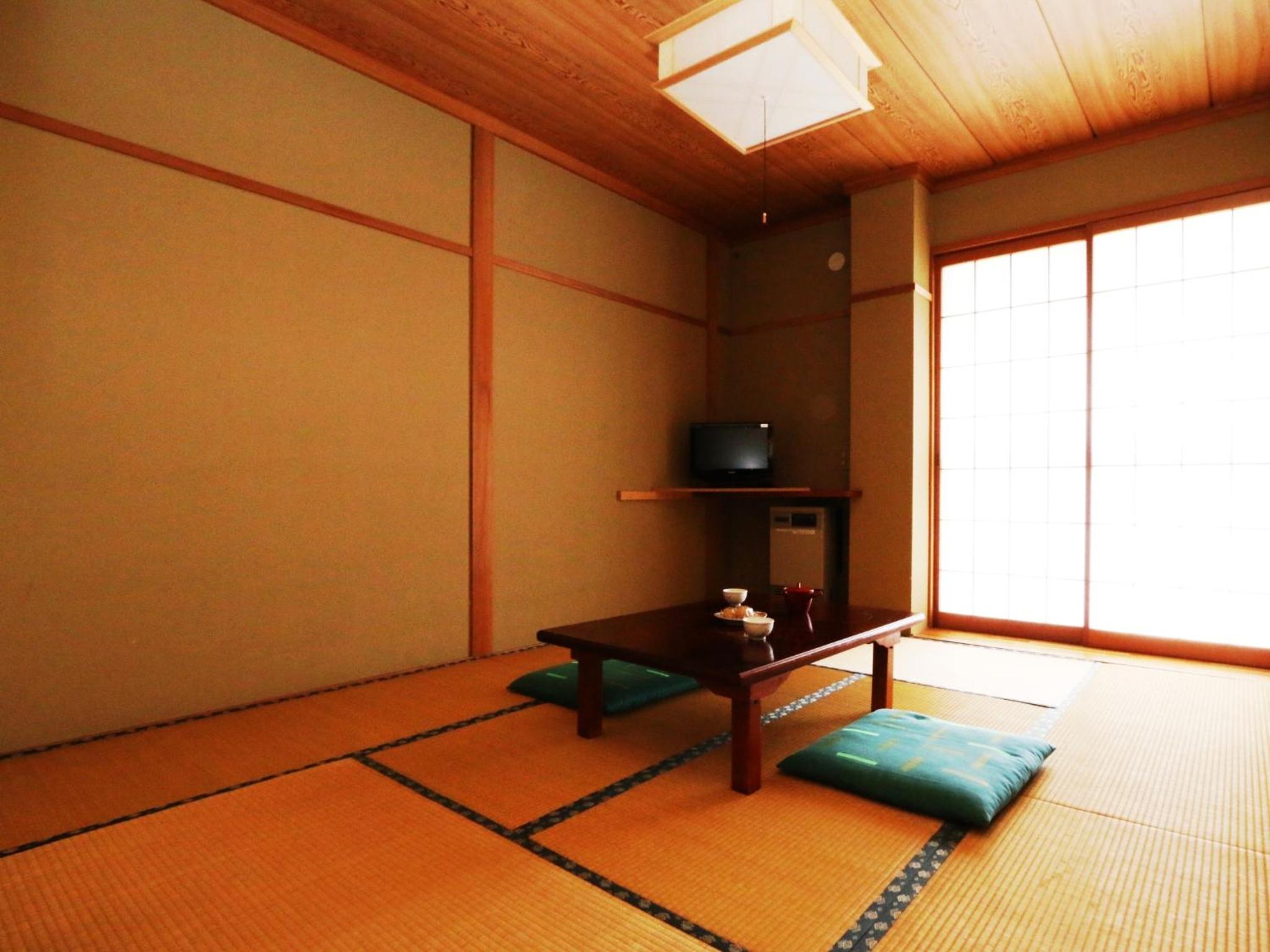 Japanese-Style Single Room