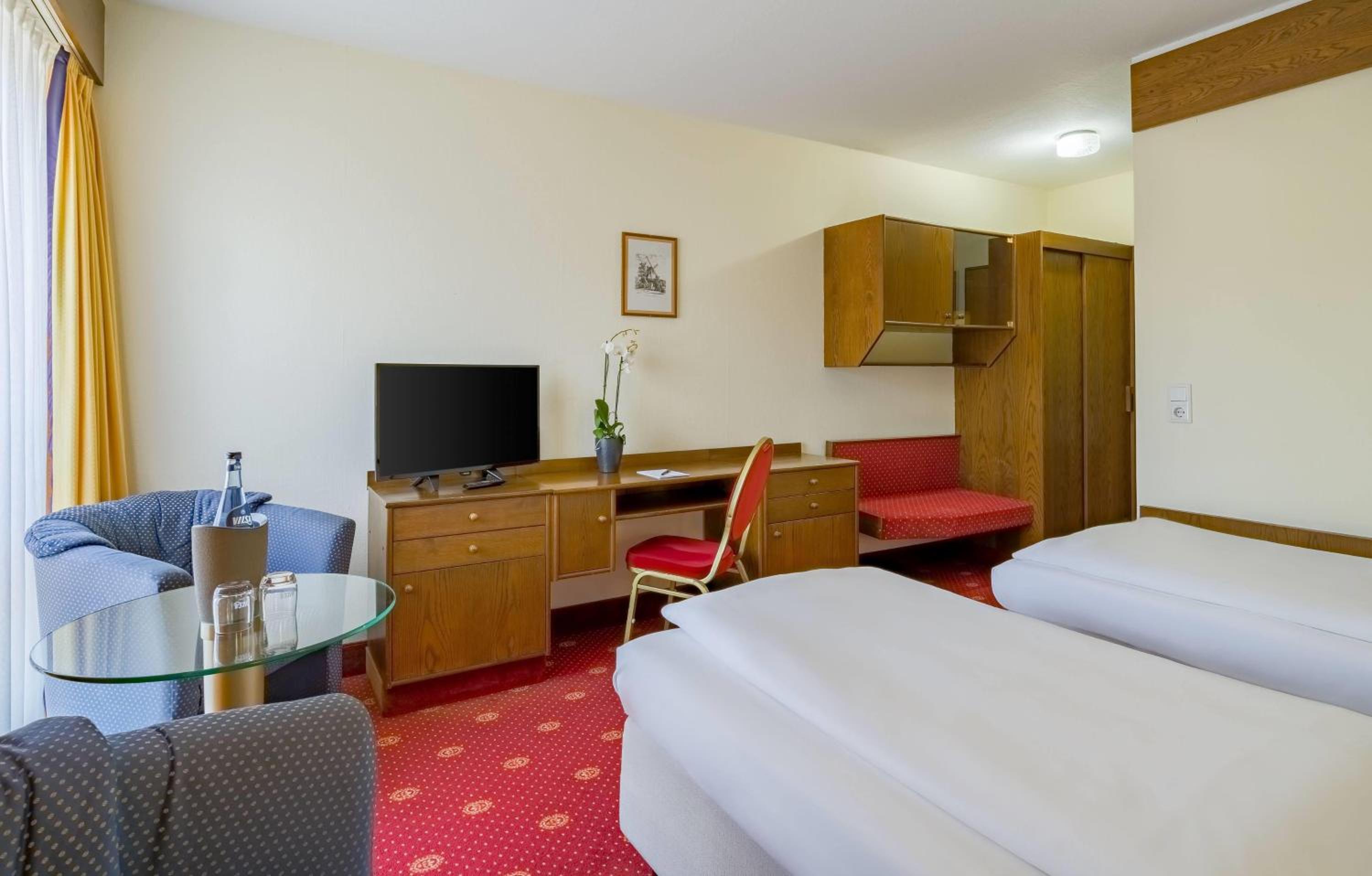 Standard Twin Room photo 2