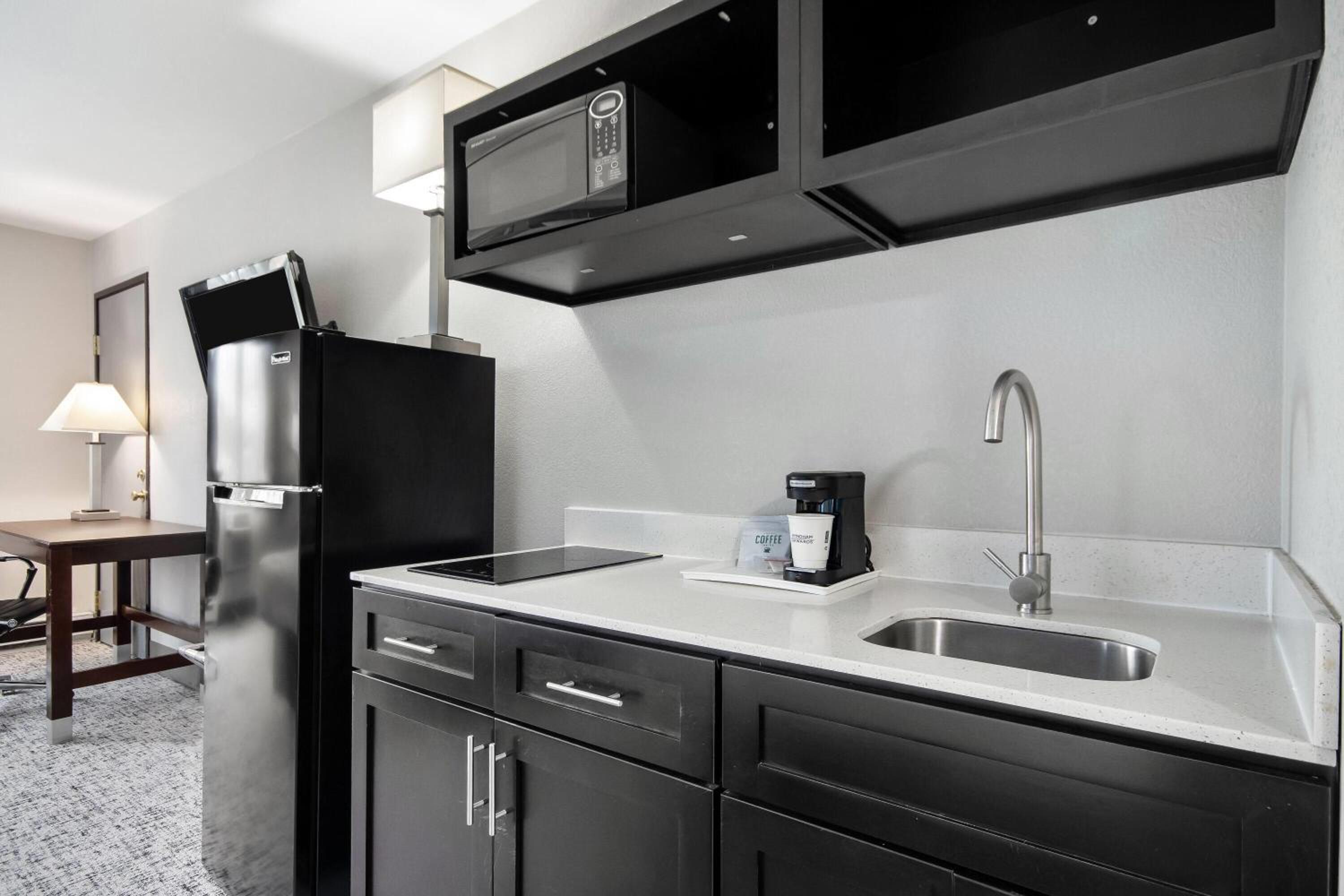 Double Room with Two Double Beds and Kitchen - Non-Smoking - Photo 2