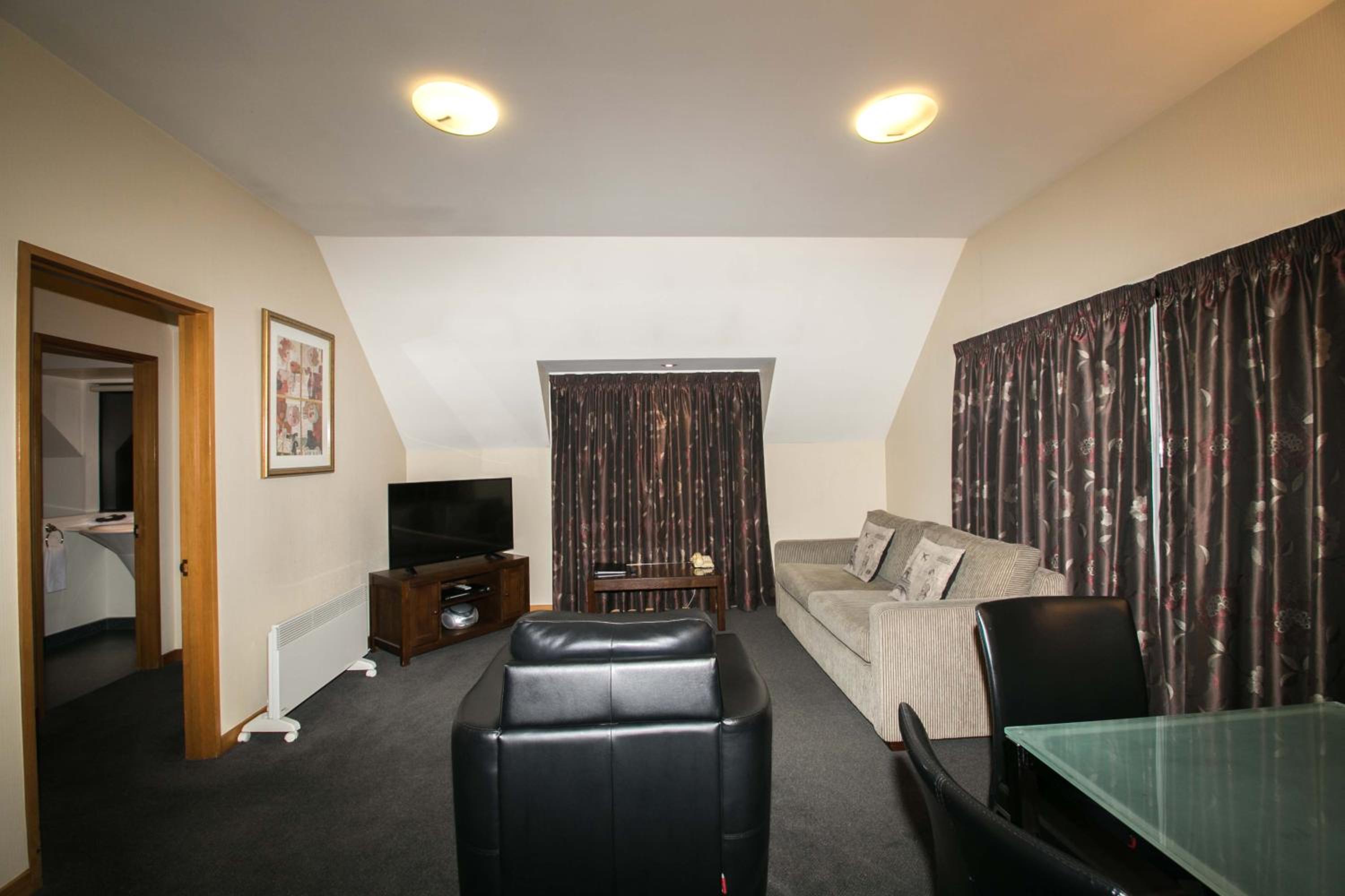 Superior One-Bedroom Apartment - Top Floor photo 1