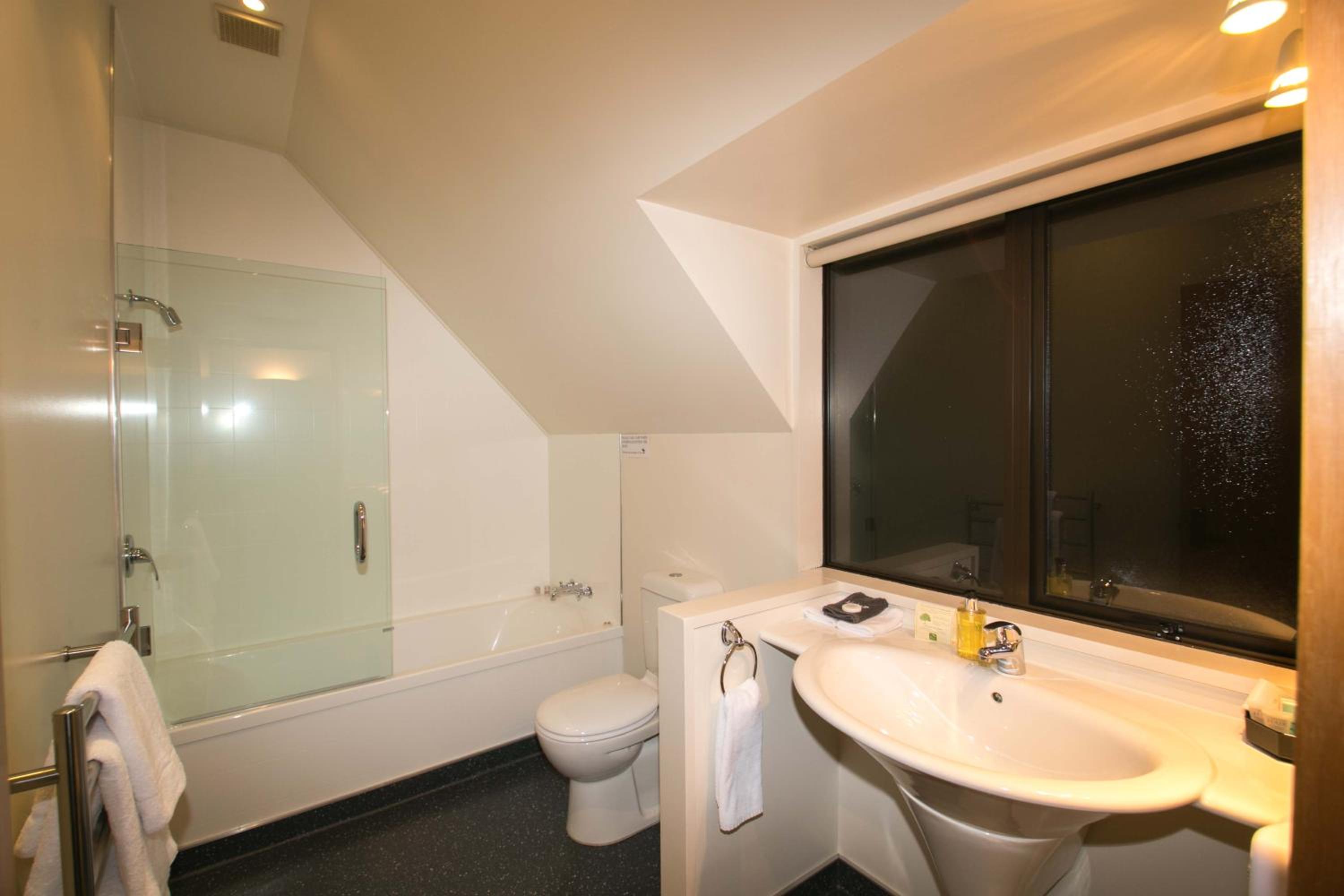 Superior One-Bedroom Apartment - Top Floor photo 3