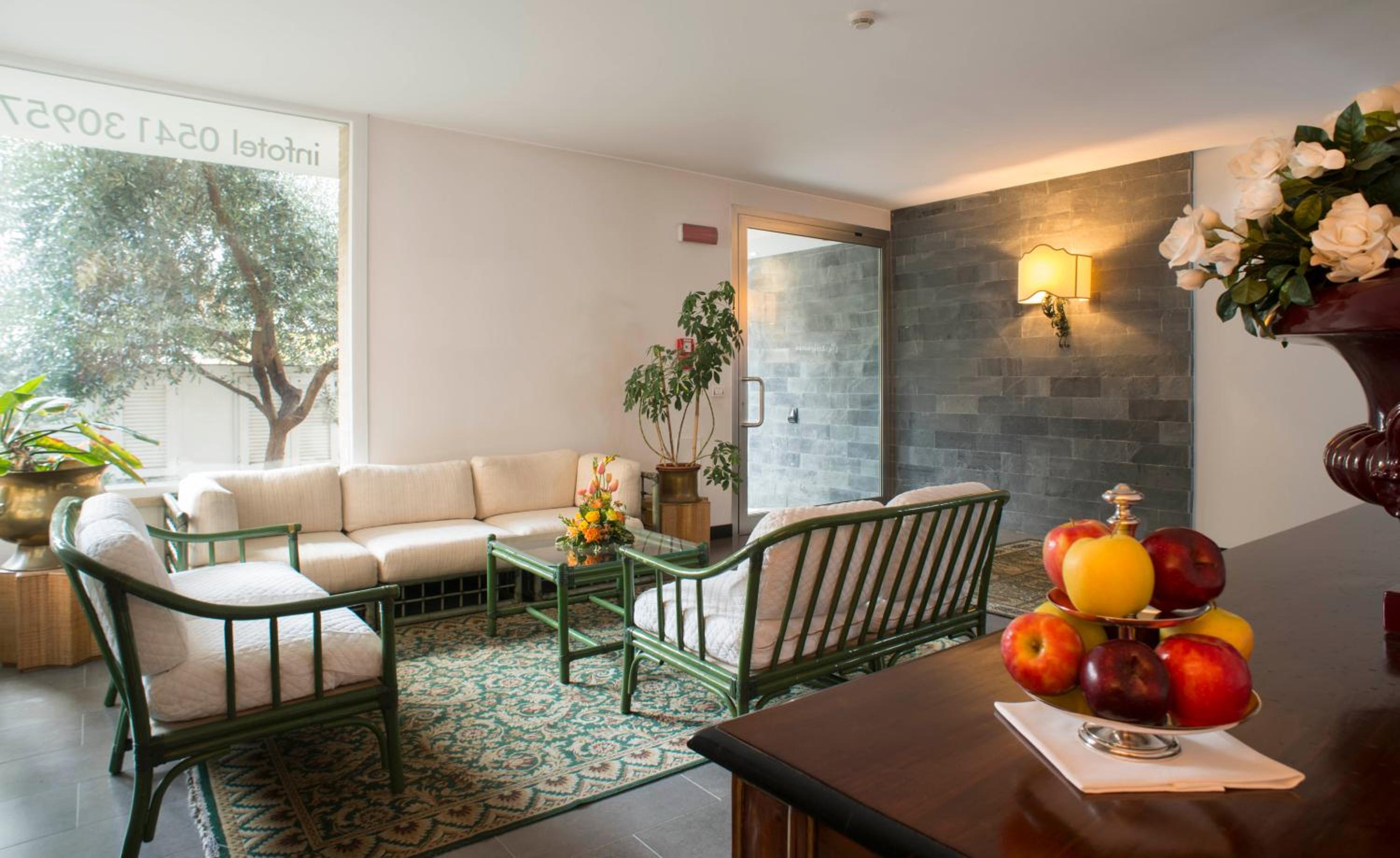 Suite - Annex - Photo 7