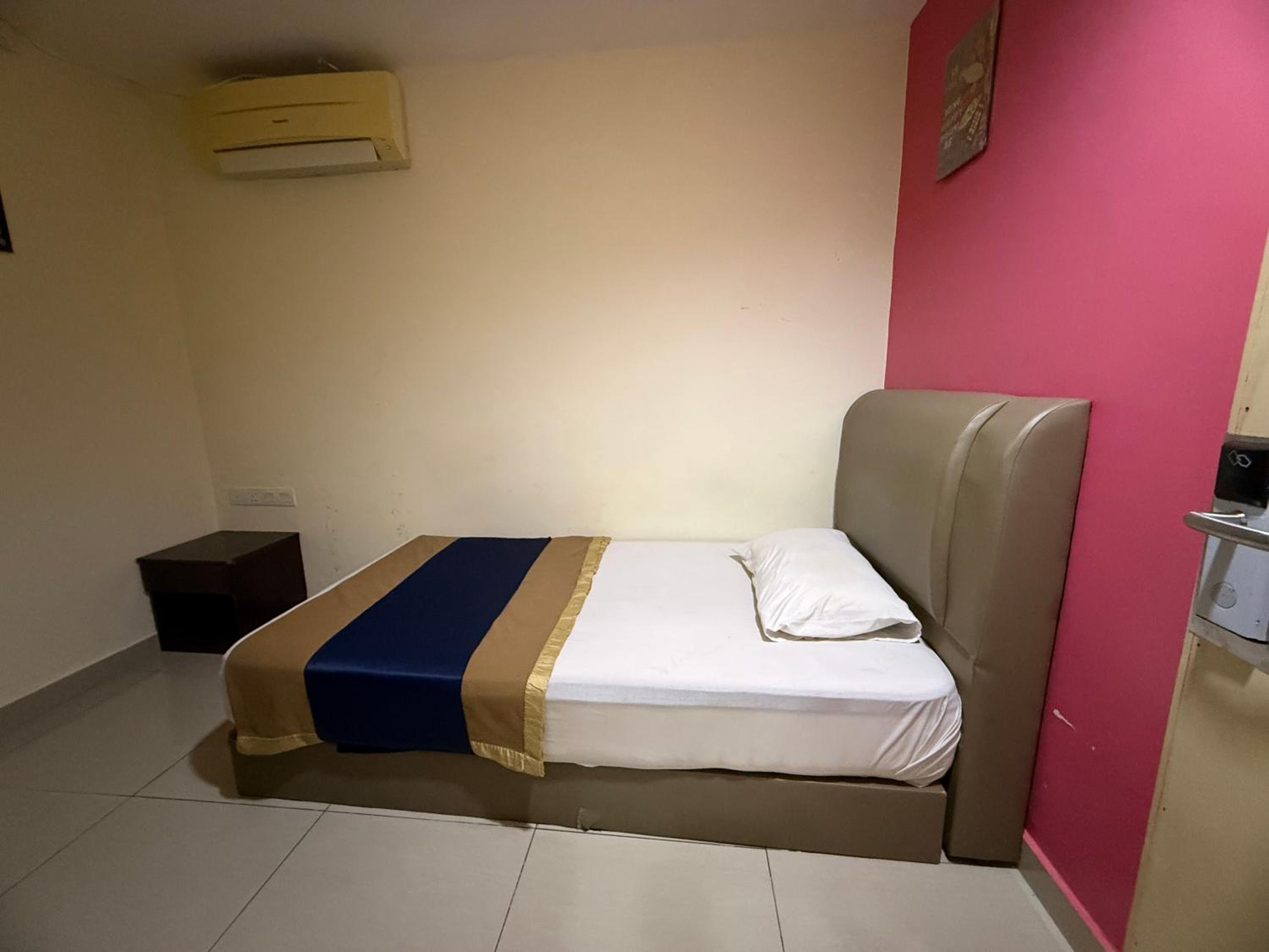 Standard Single Room - Photo 7