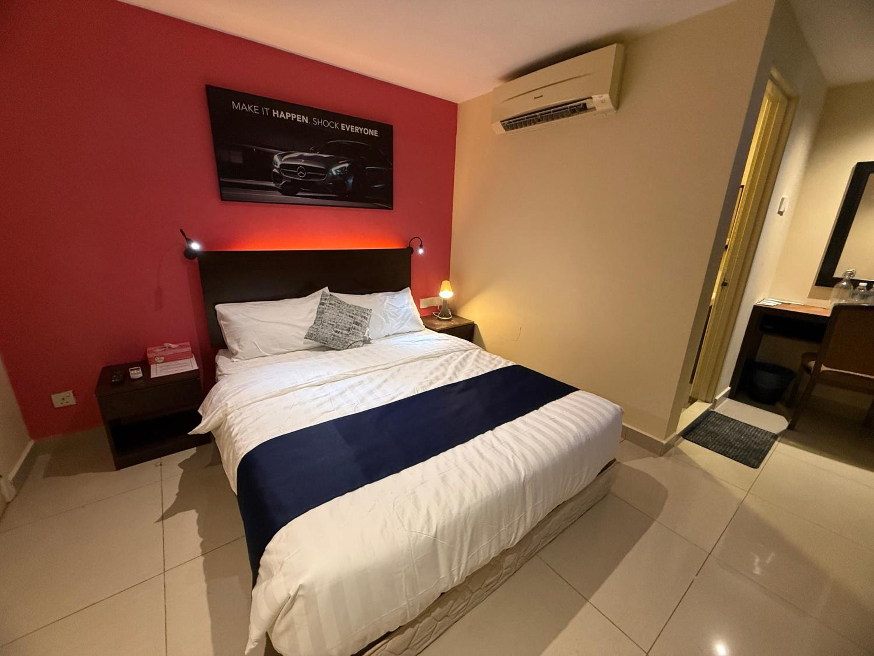 Large Double Room - Photo 2