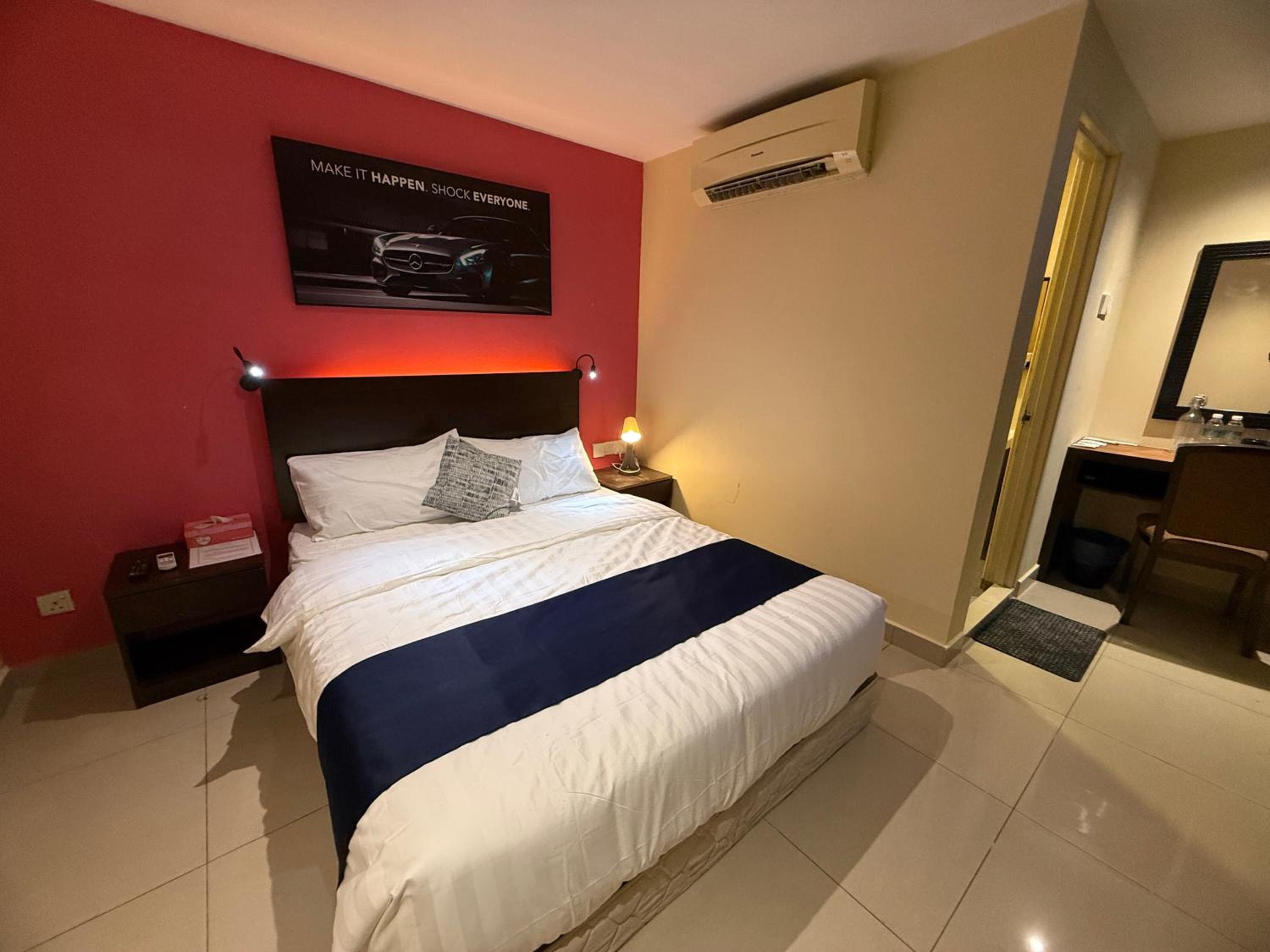 Large Double Room - Photo 3