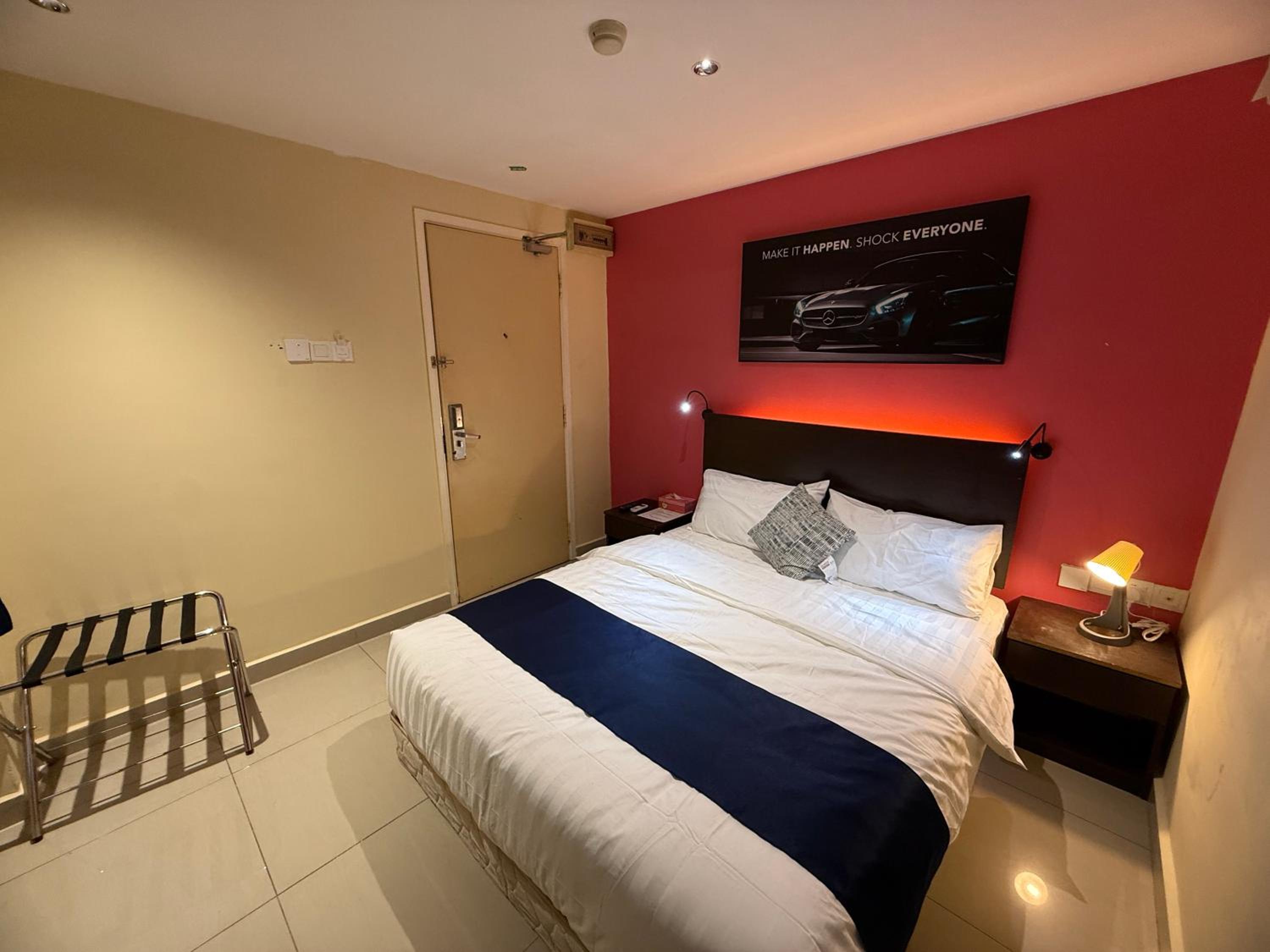 Large Double Room - Photo 12