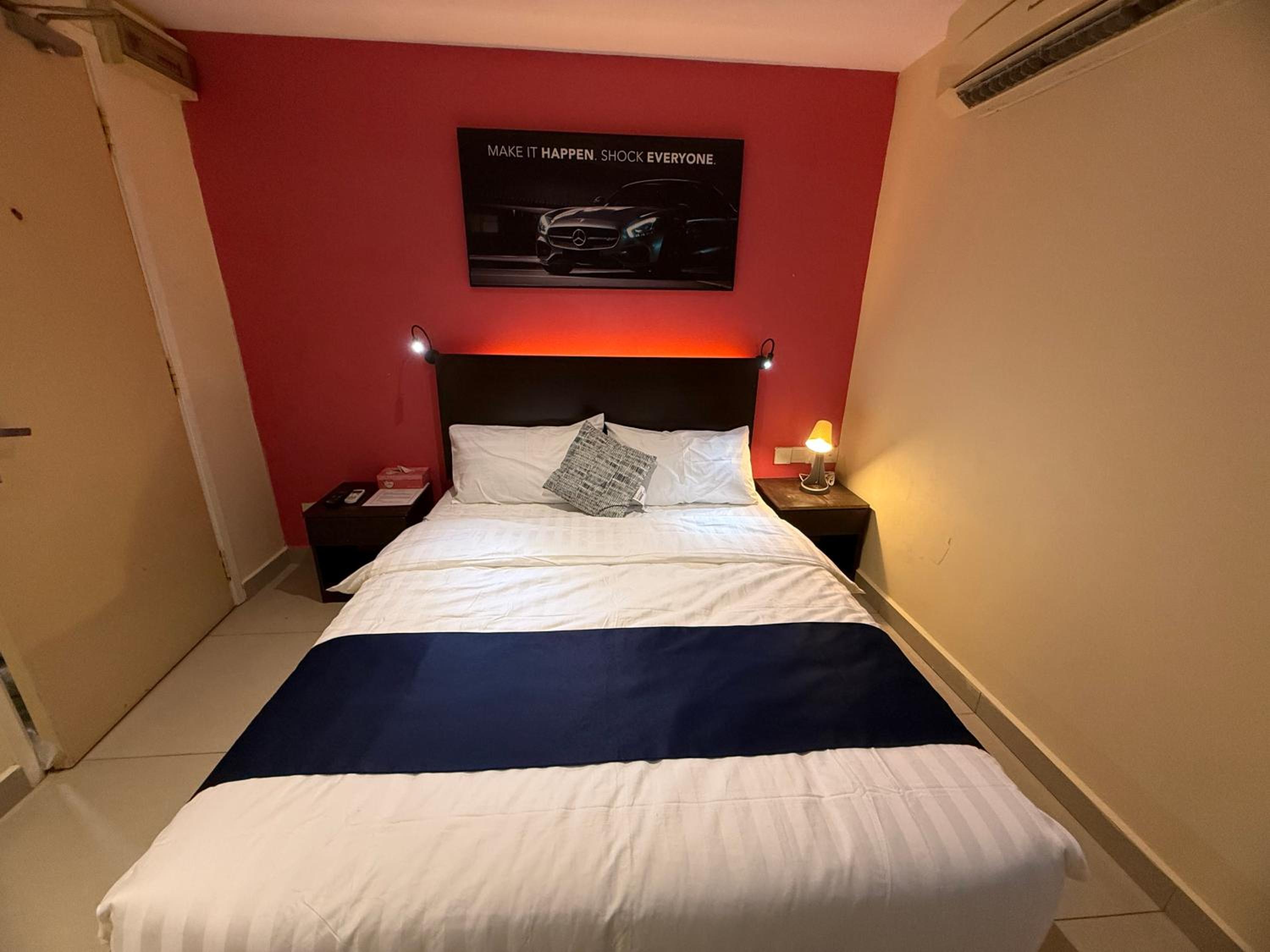 Large Double Room - Photo 16