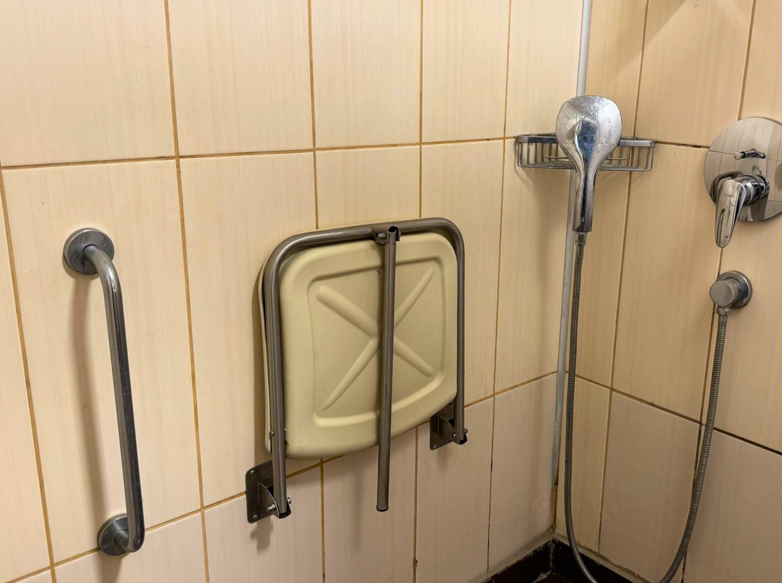 Twin Room - Disability Access photo 1