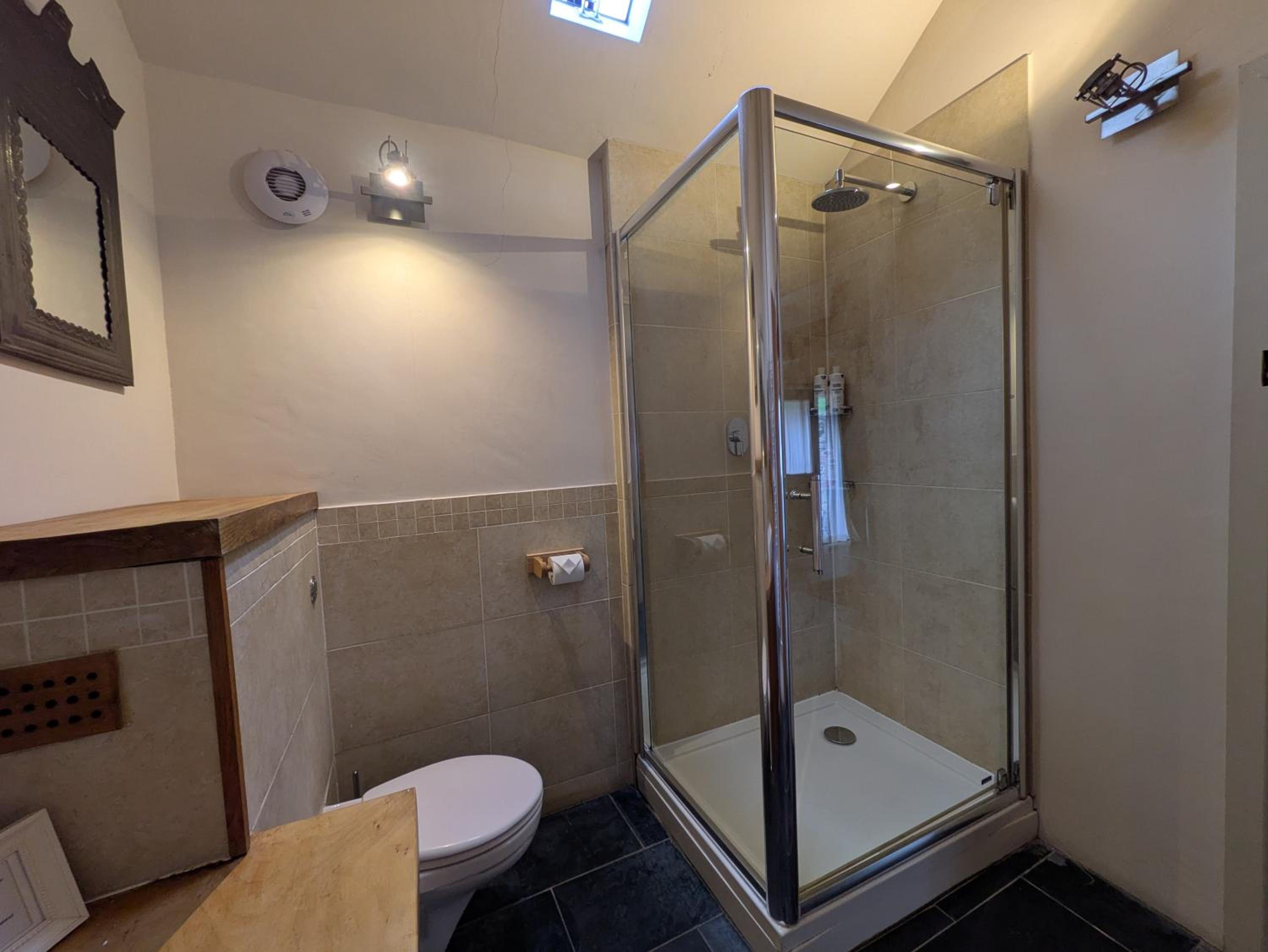 Double or Twin Room with Private Bathroom photo 3