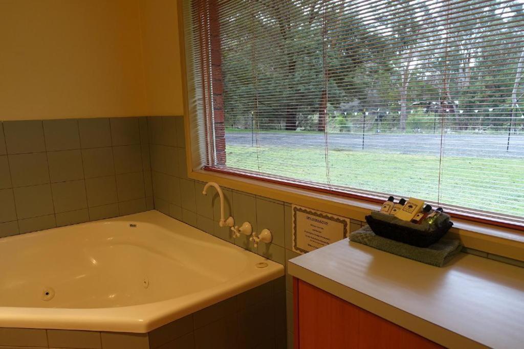 Double Room with Spa Bath photo 3