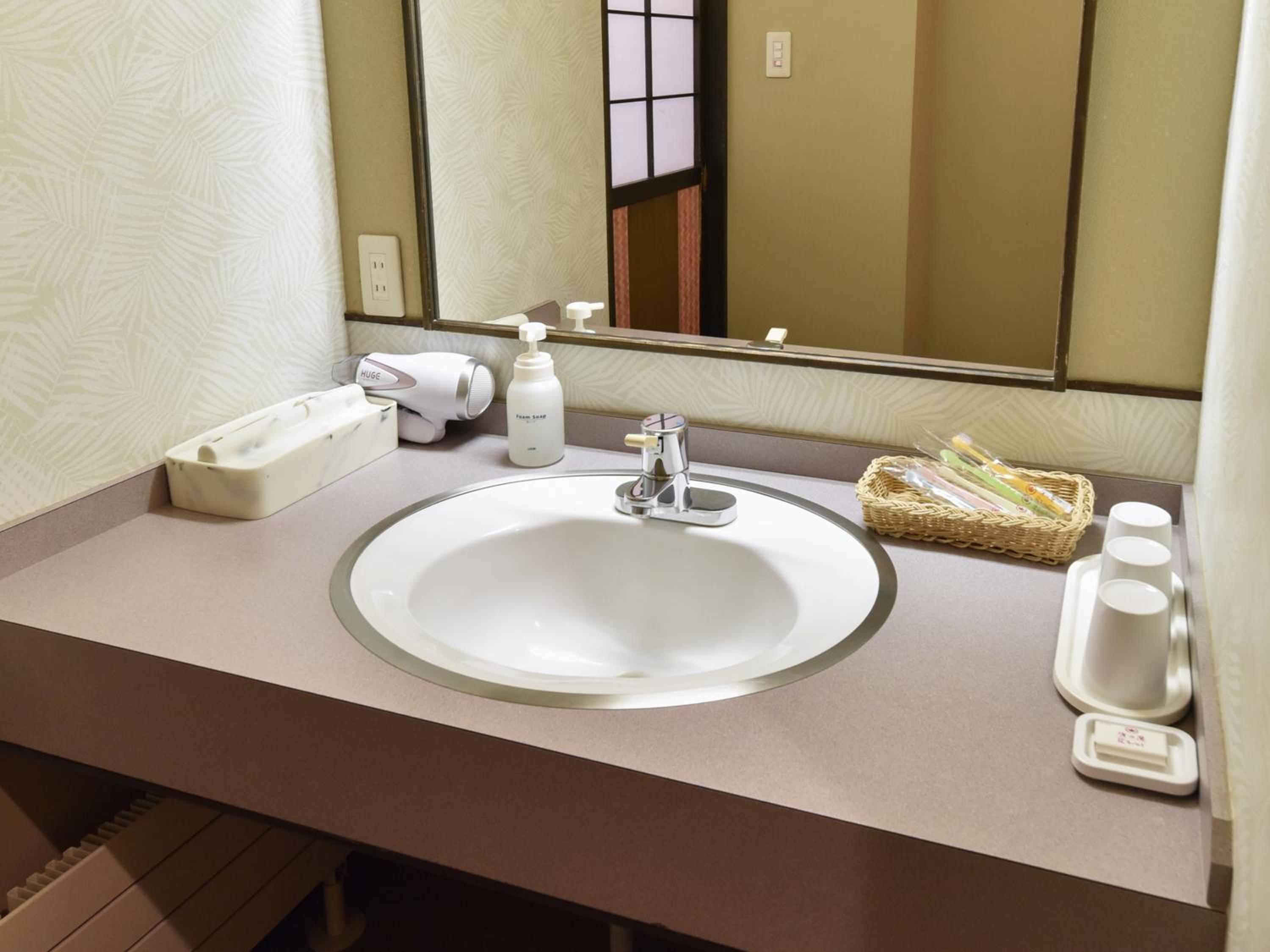 Room Selected at Check In with Shared Bathroom - Non-Smoking-Breakfast Included photo 2