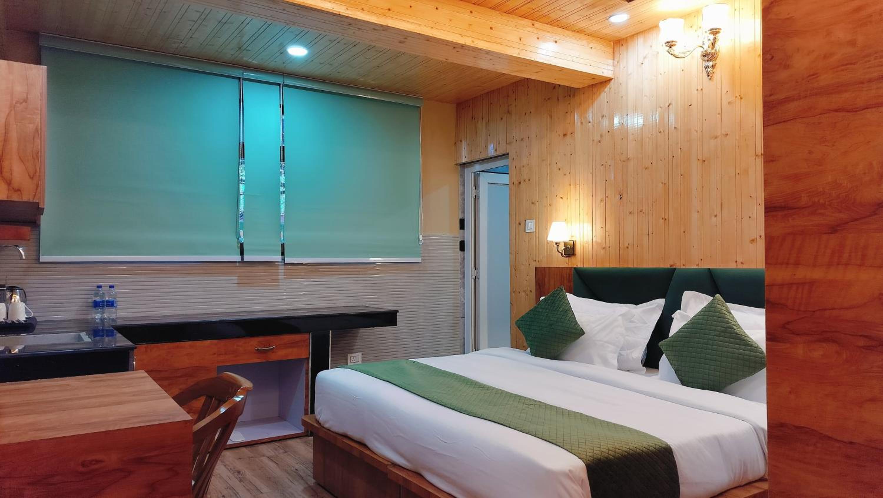 Superior King Room photo 3