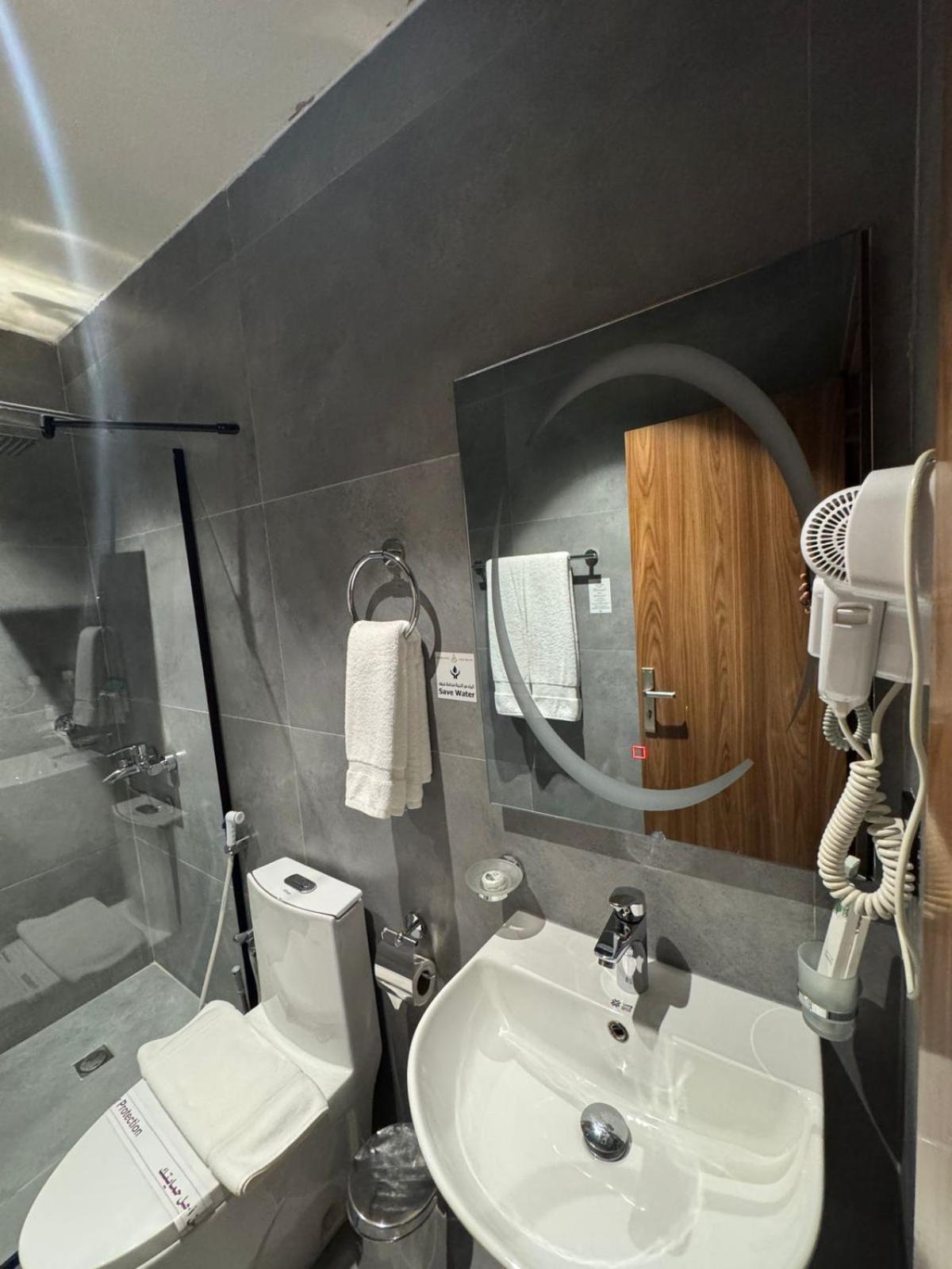 Deluxe King Room photo 3