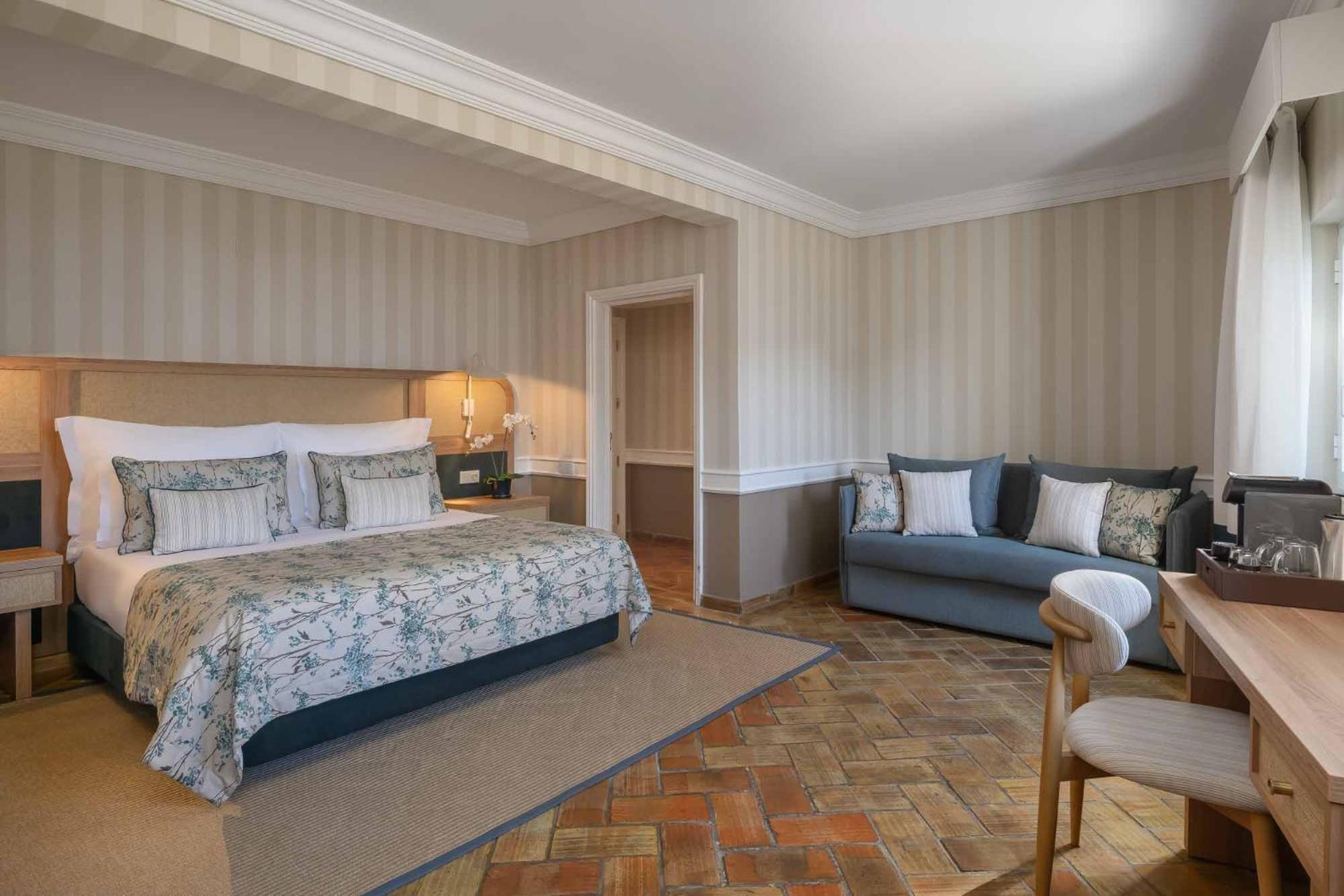 Deluxe Double or Twin Room with City View - Photo 1