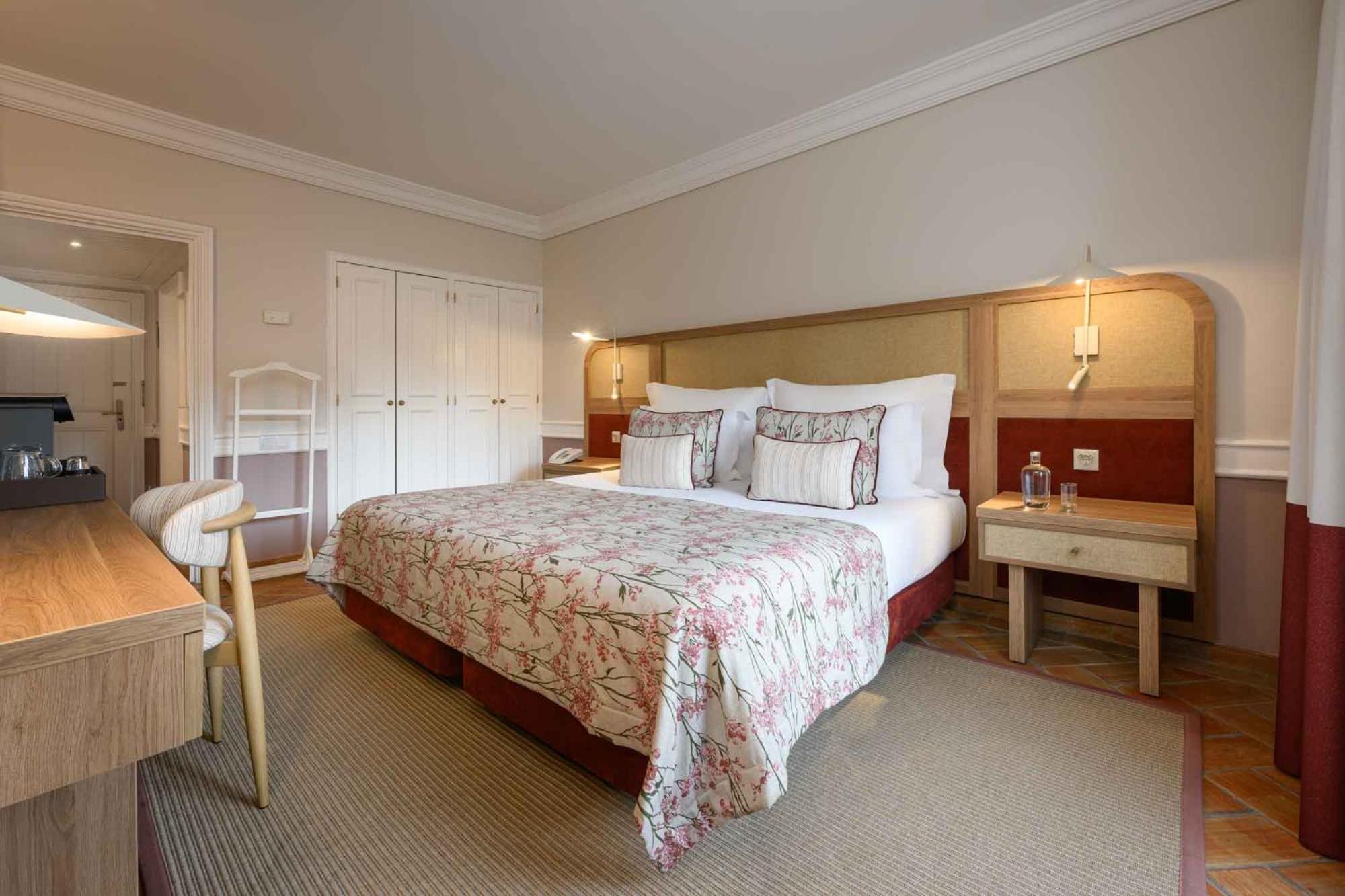 Standard Double or Twin Room with Balcony - Photo 4
