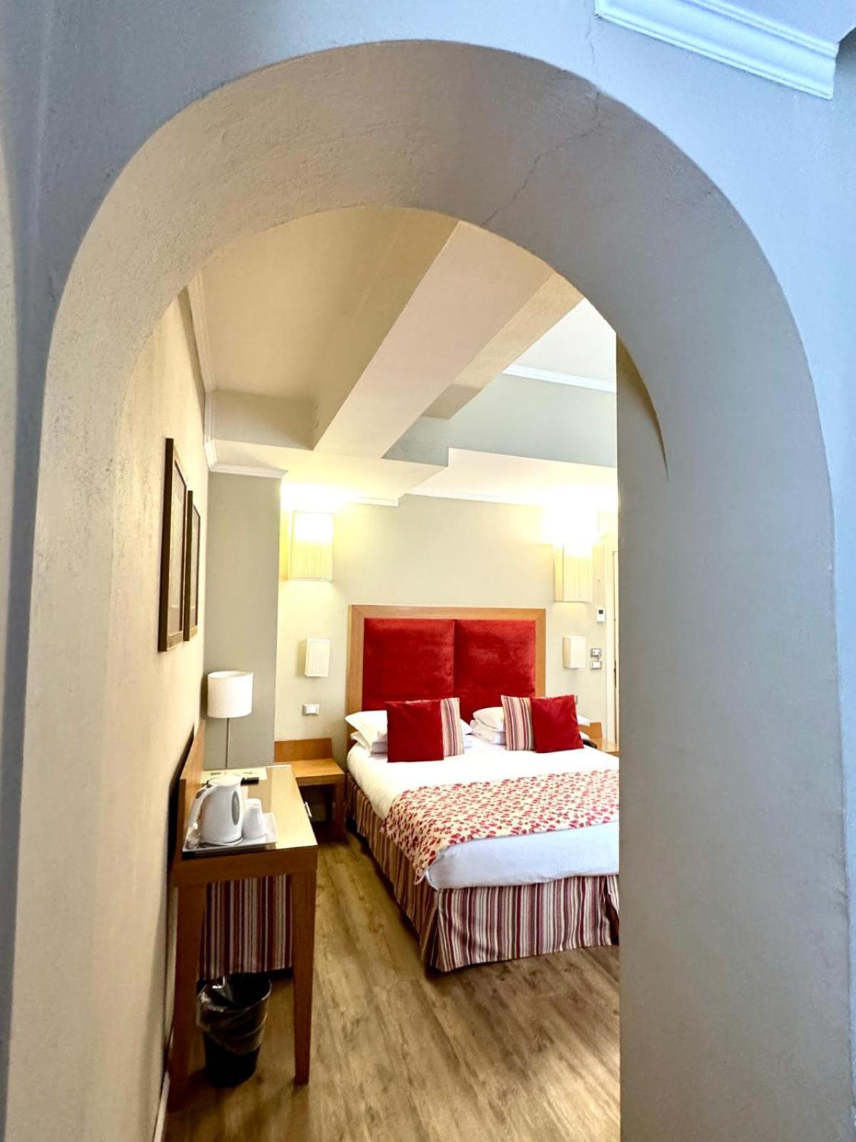 Superior Double or Twin Room with City View photo 3